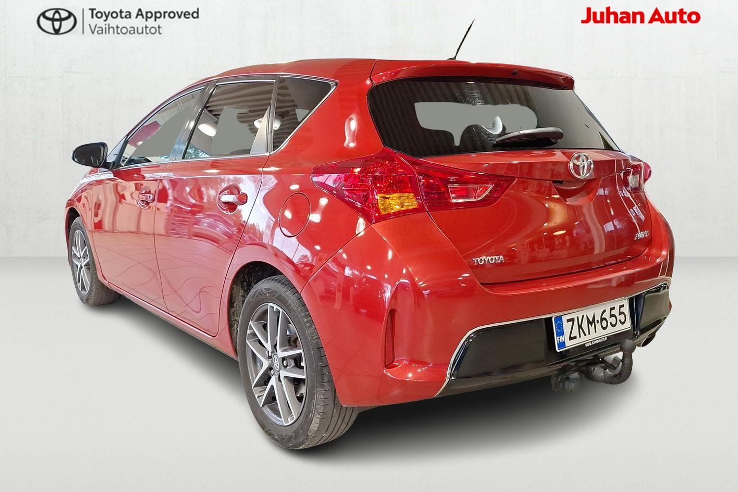 TOYOTA Auris 2015