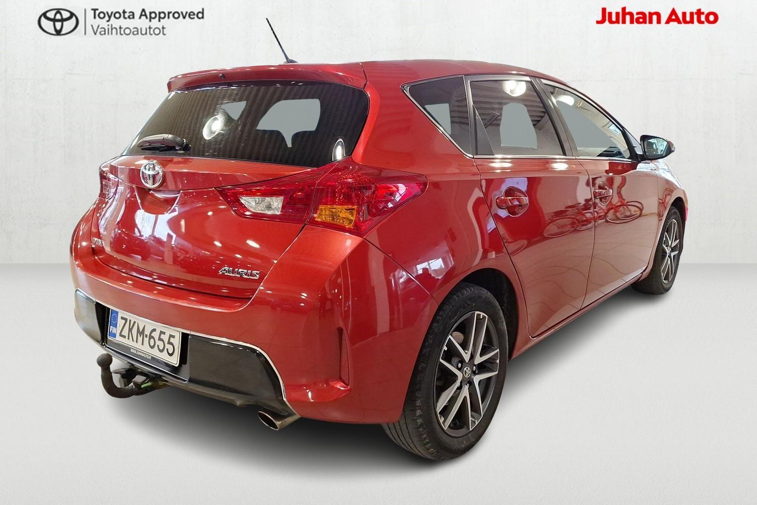 TOYOTA Auris 2015