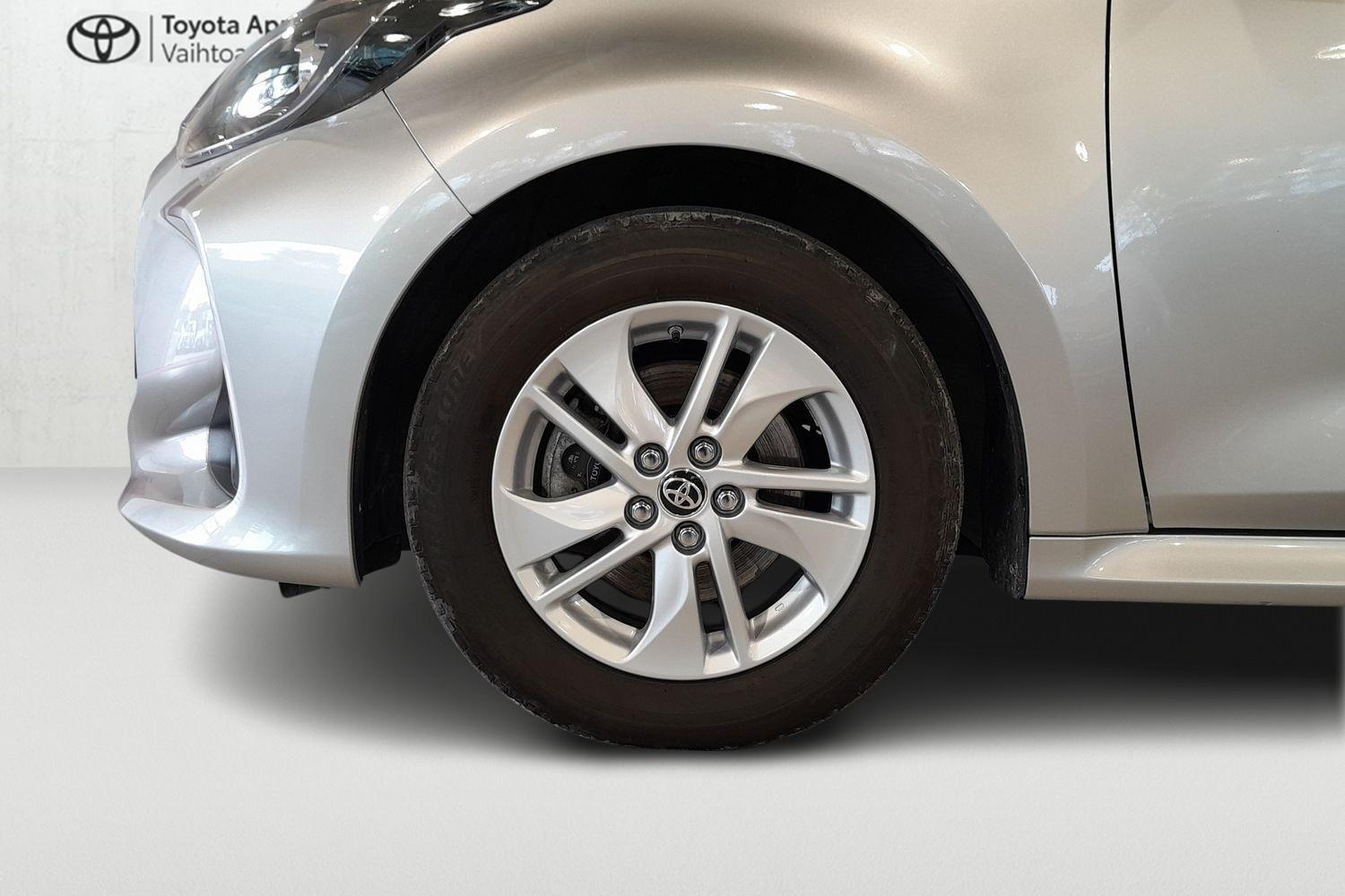 TOYOTA Yaris 2023