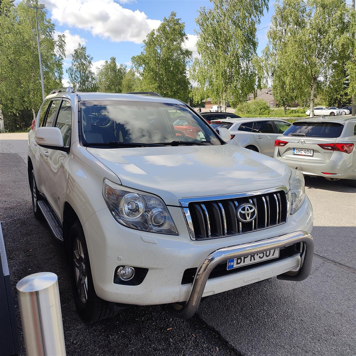 TOYOTA Land Cruiser 2012