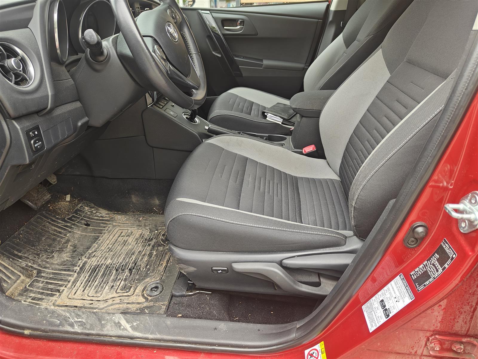 TOYOTA Auris 2015