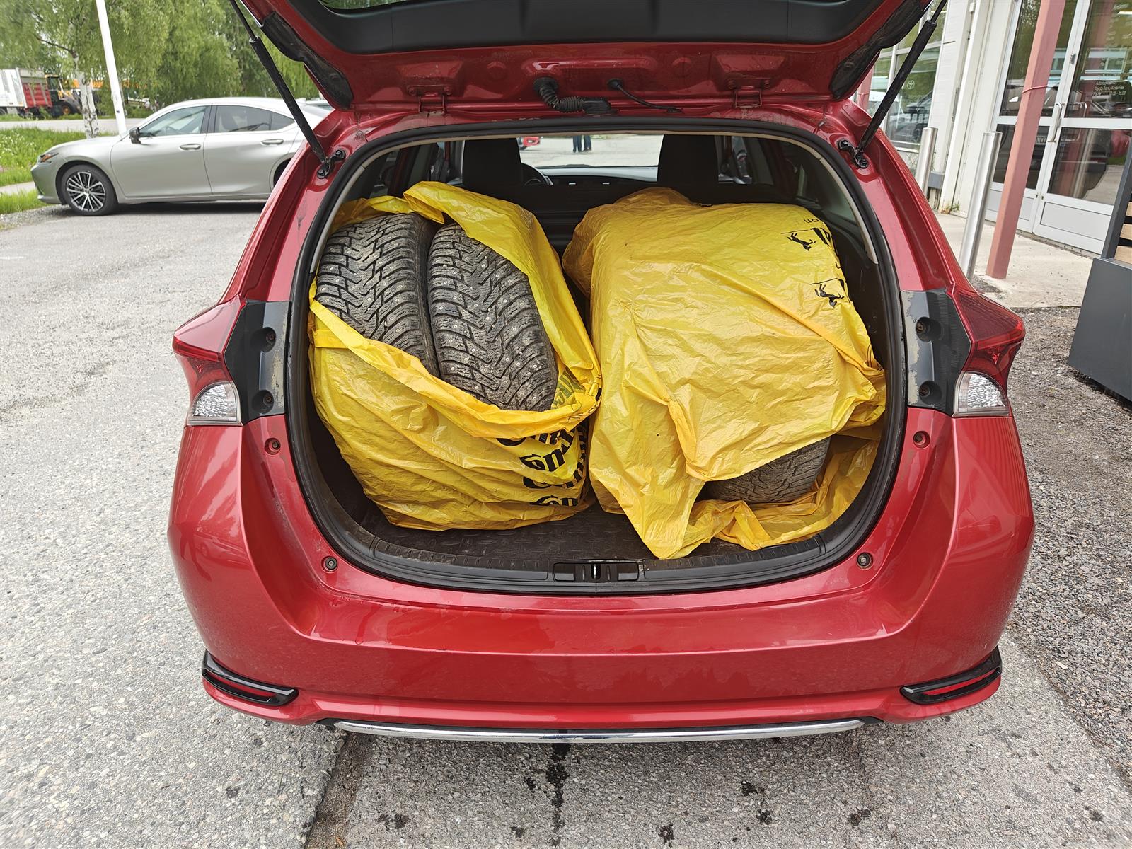TOYOTA Auris 2015