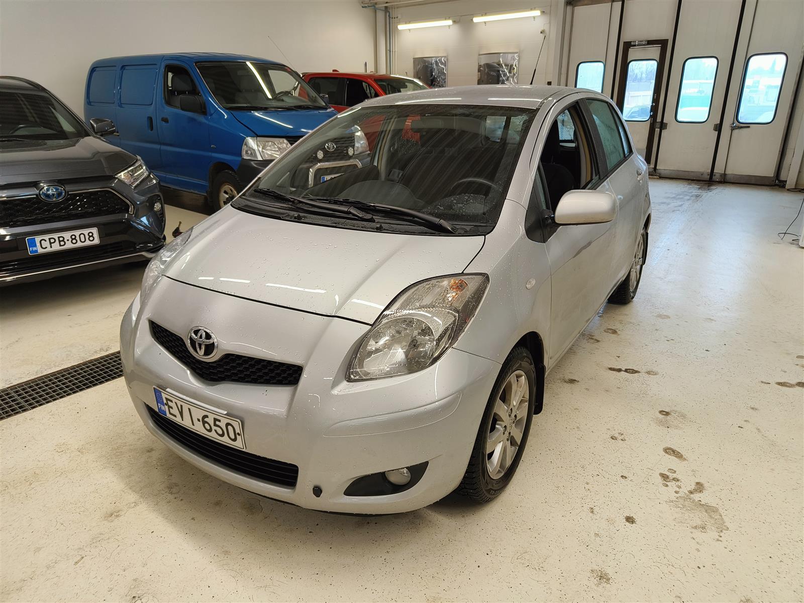 TOYOTA Yaris 2011