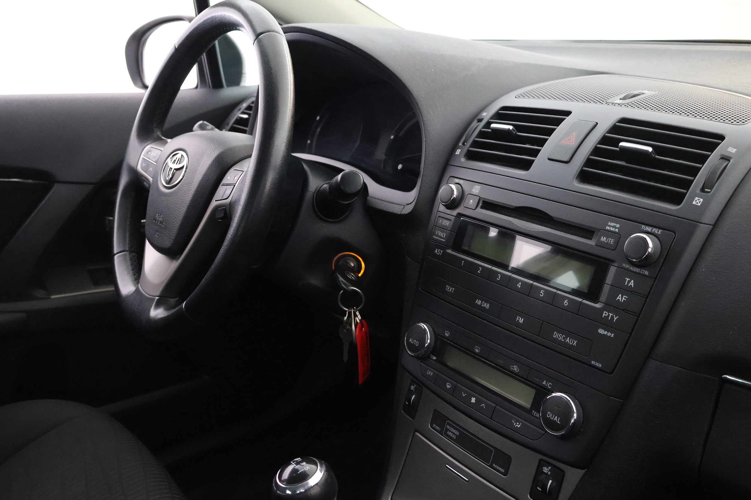 TOYOTA Avensis 28