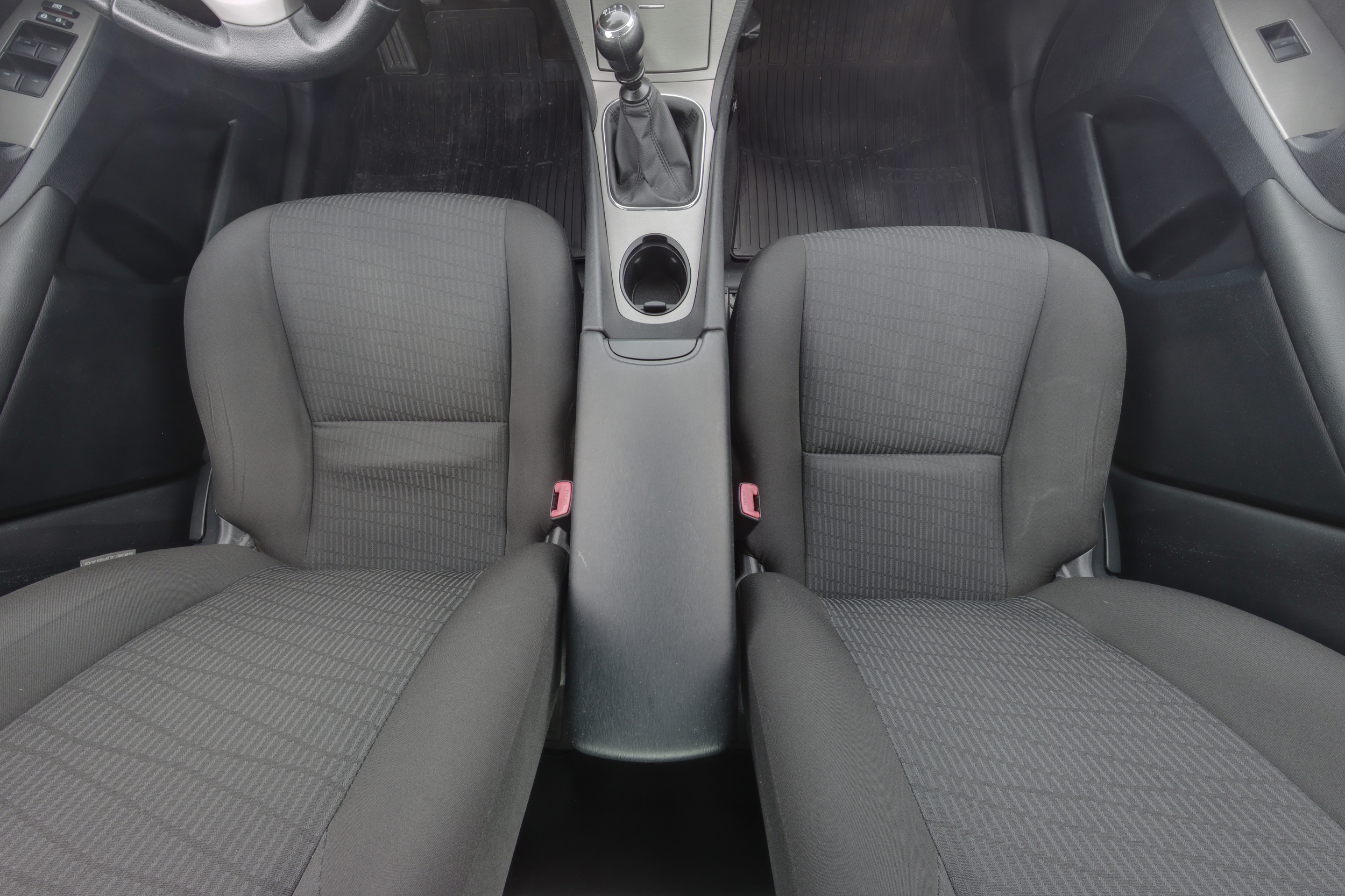 TOYOTA Avensis 9
