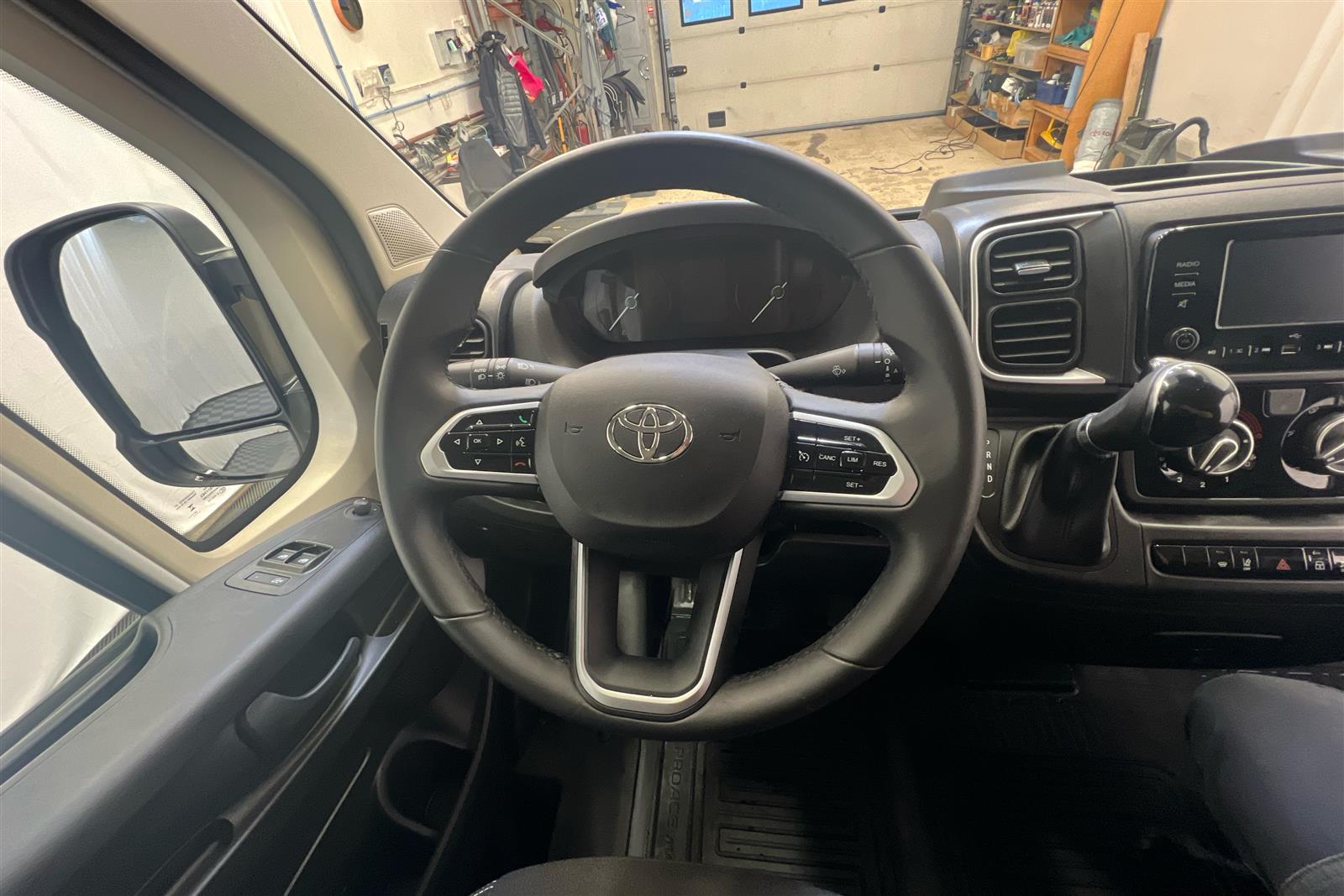 Toyota Proace MAX 2024