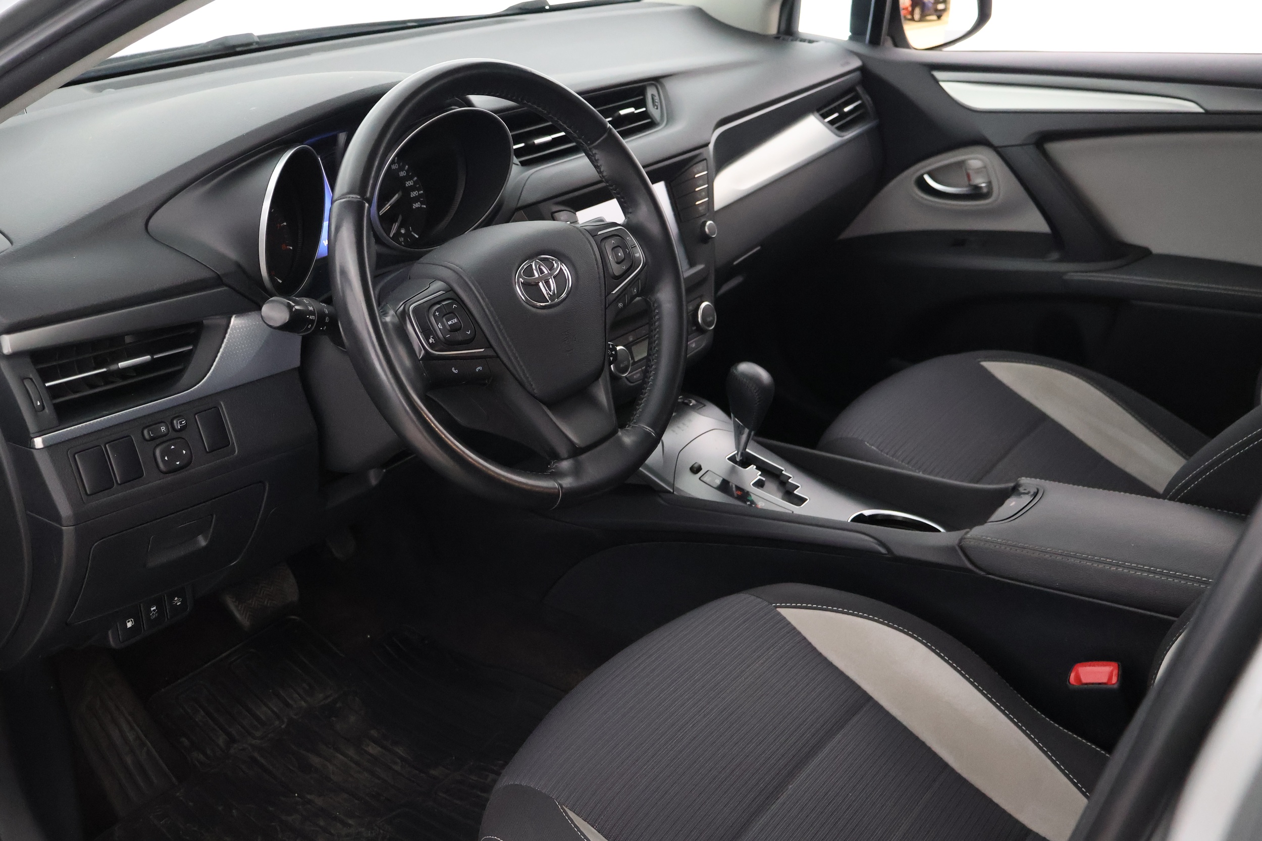 TOYOTA Avensis 2018