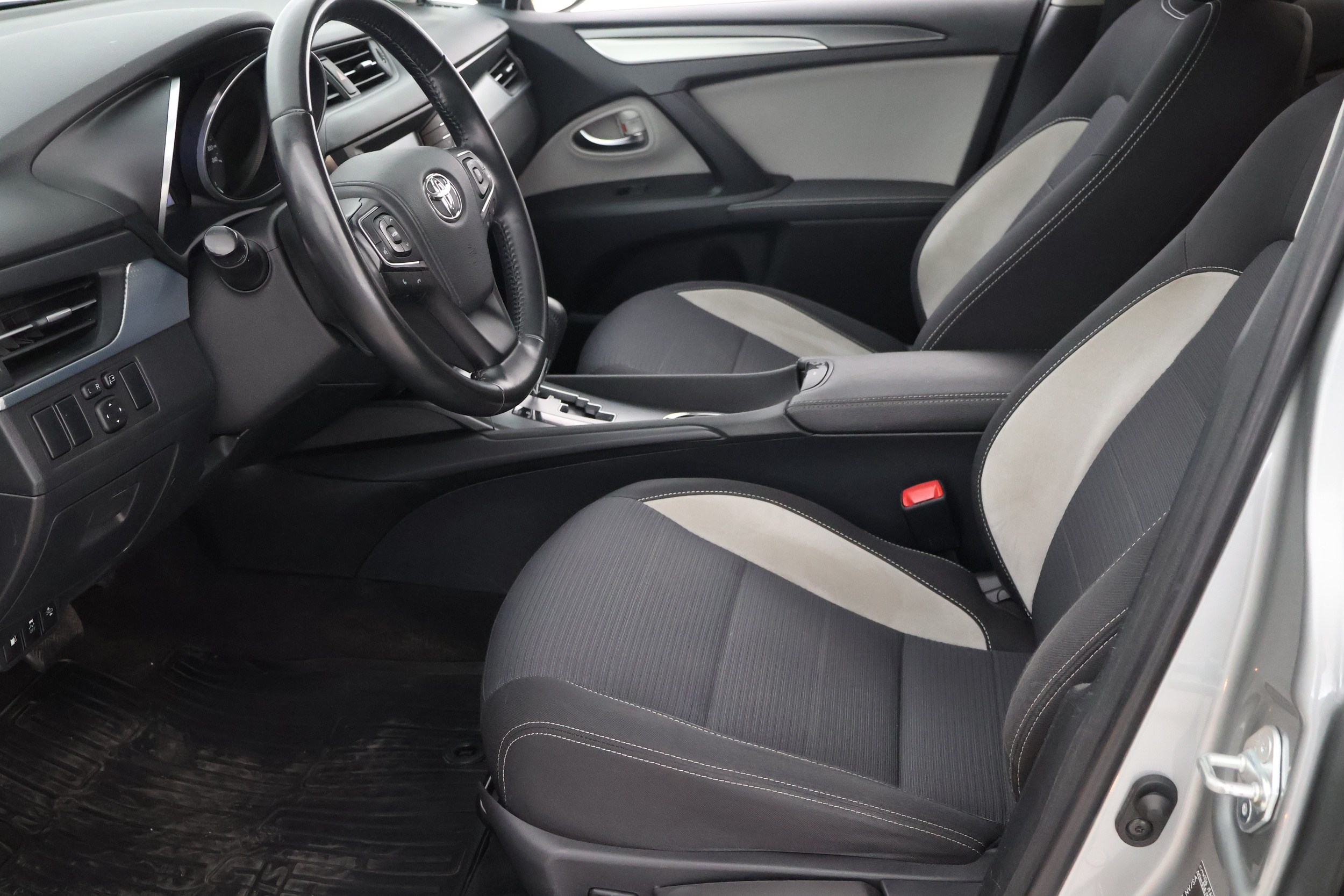 TOYOTA Avensis 2018