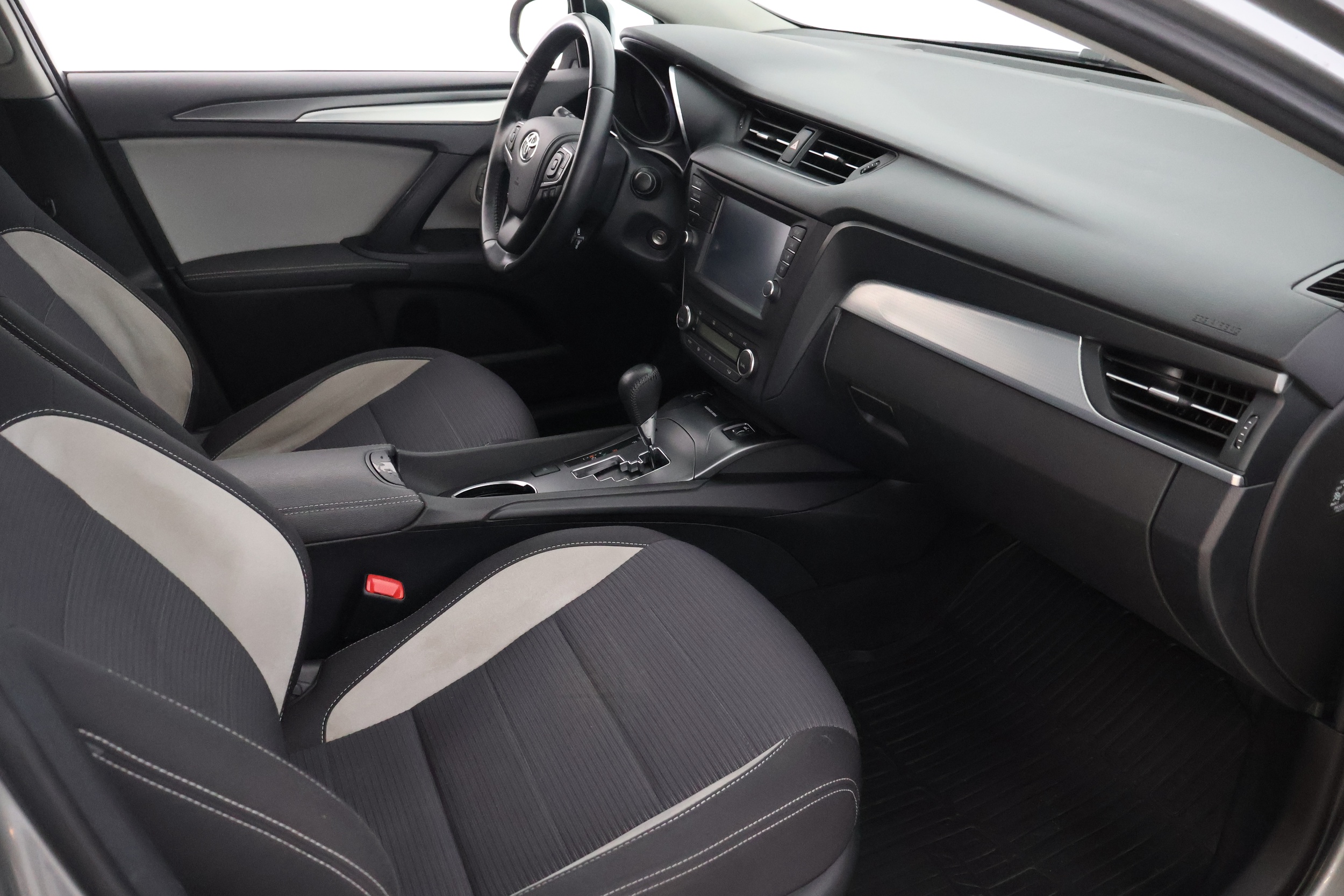 TOYOTA Avensis 2018