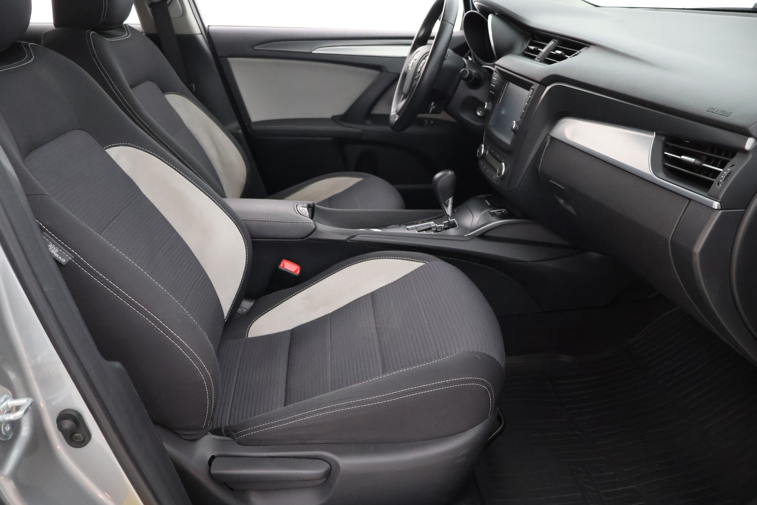 TOYOTA Avensis 2018
