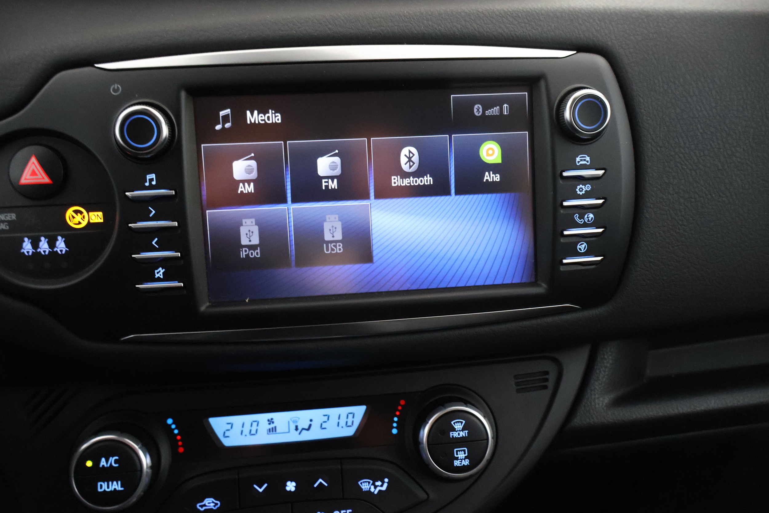 TOYOTA Yaris 2019