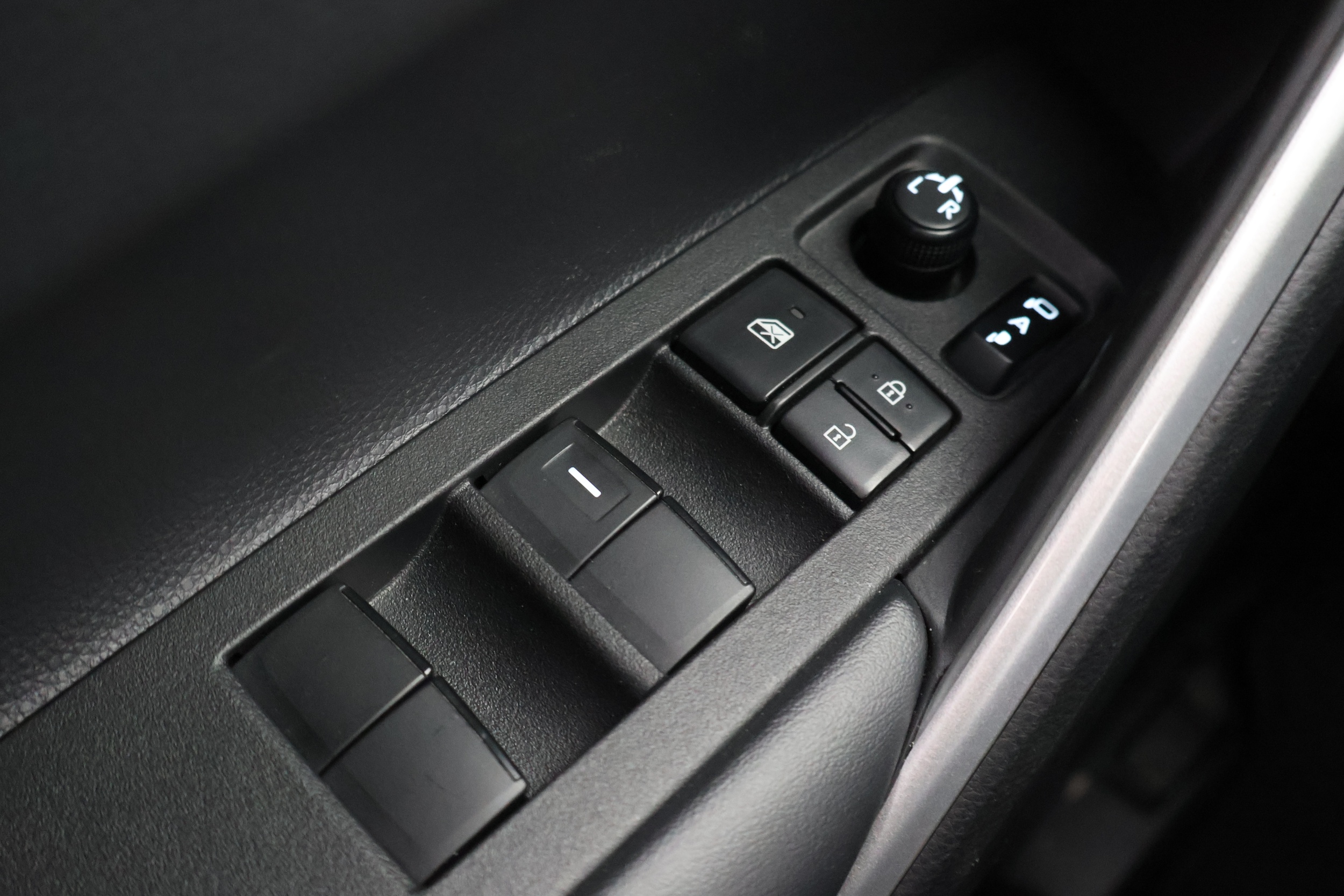 TOYOTA Corolla Cross 2024