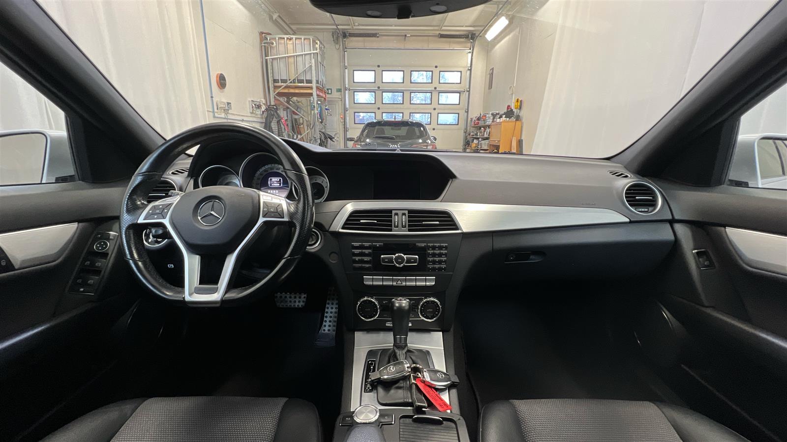 MERCEDES-BENZ C 2011