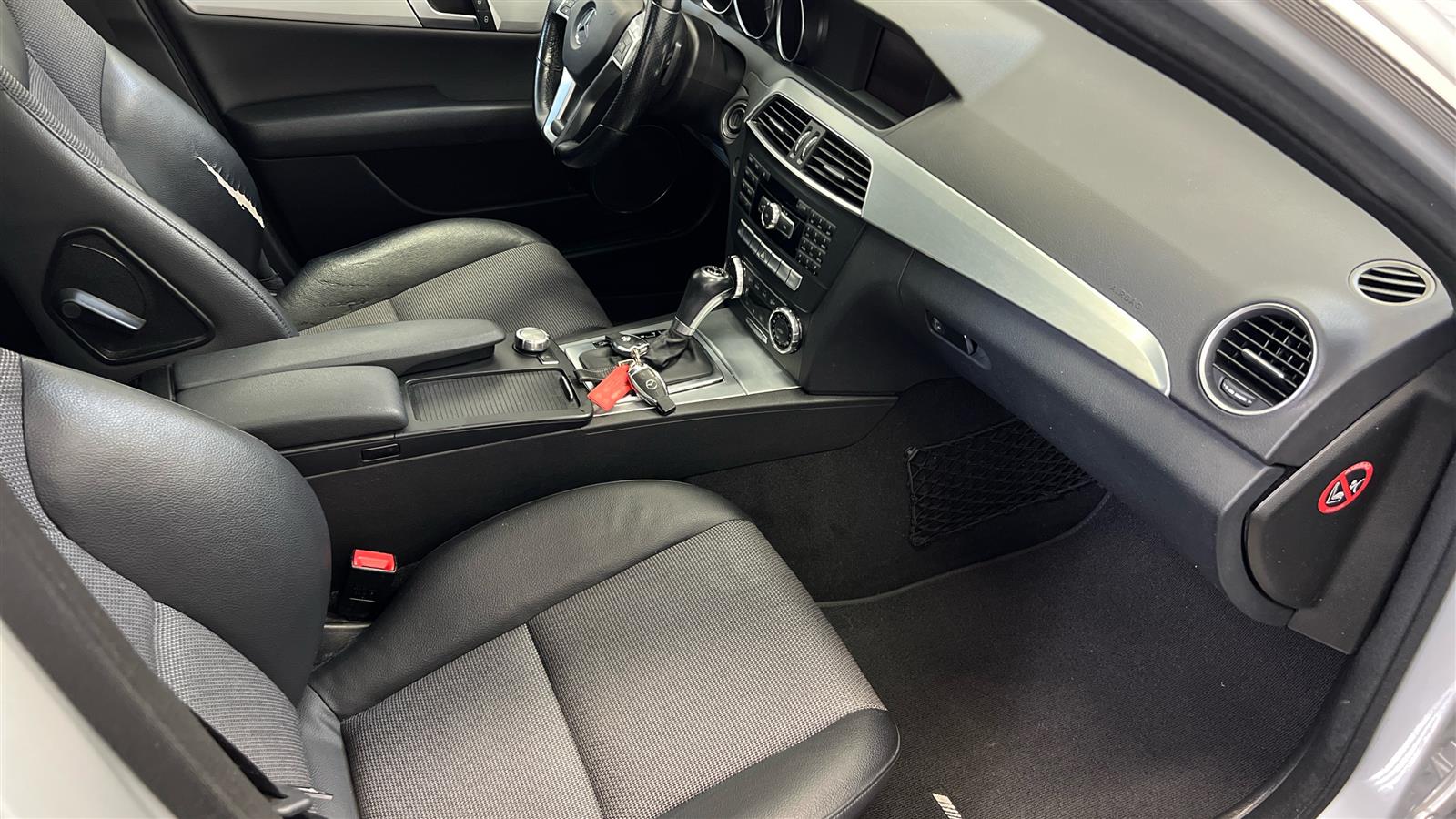 MERCEDES-BENZ C 2011