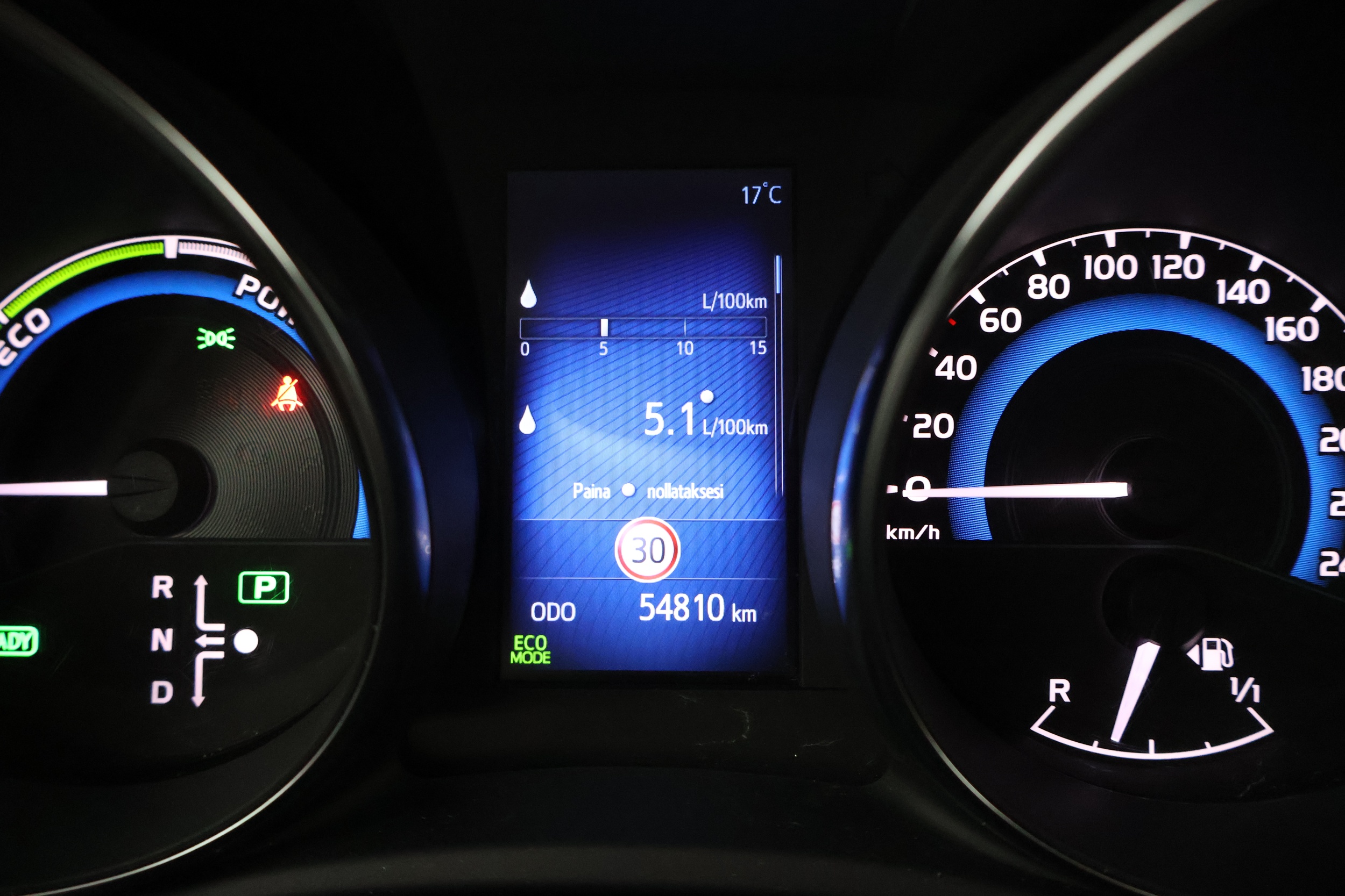 TOYOTA Auris 13