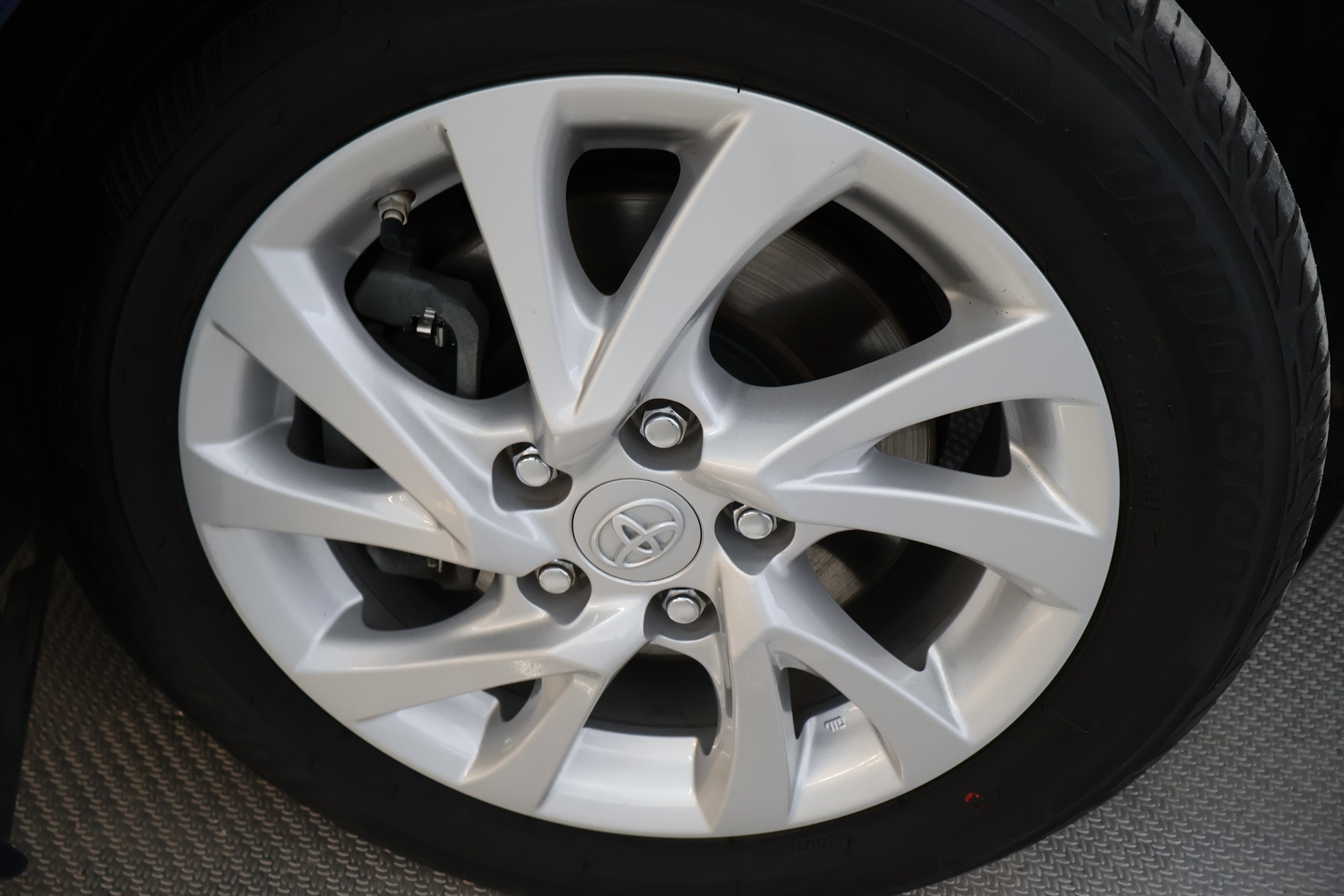 TOYOTA Auris 24