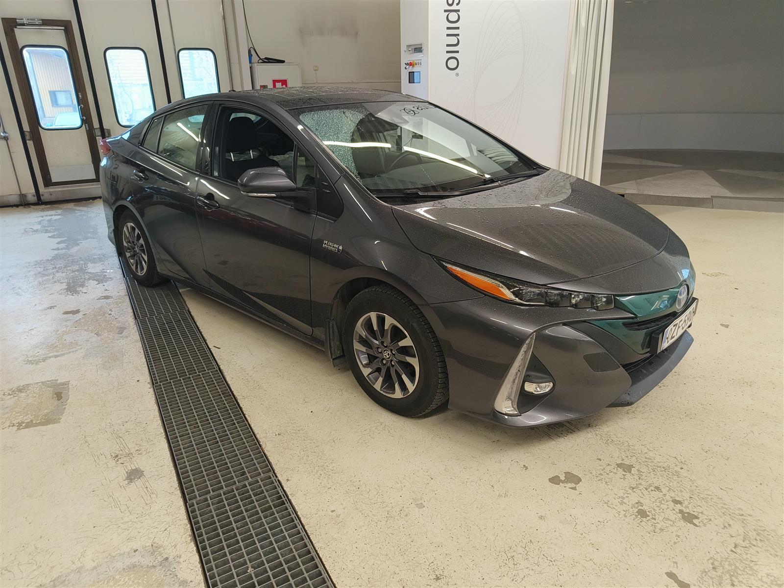 TOYOTA Prius Plug-in 2017