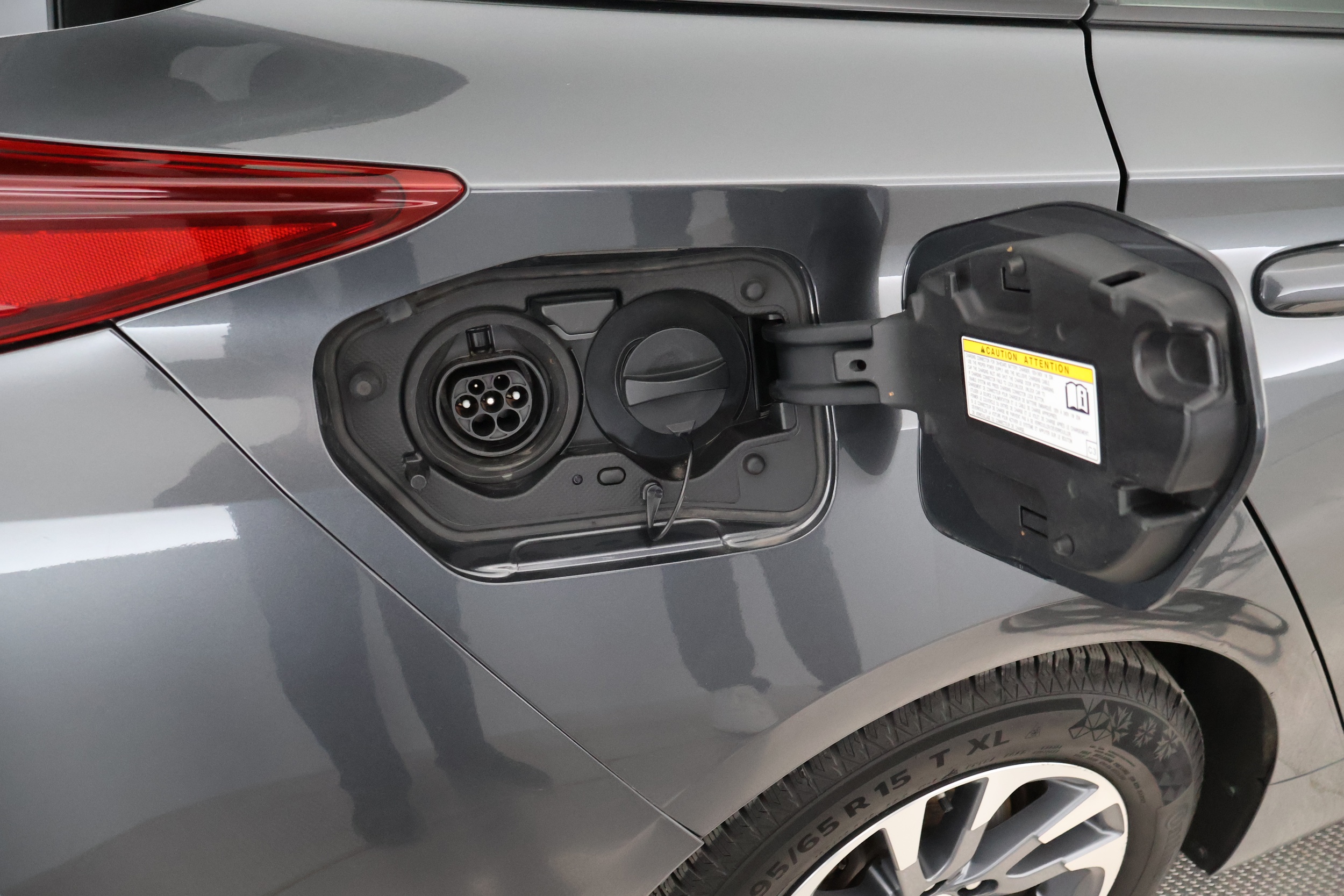 TOYOTA Prius Plug-in 2017