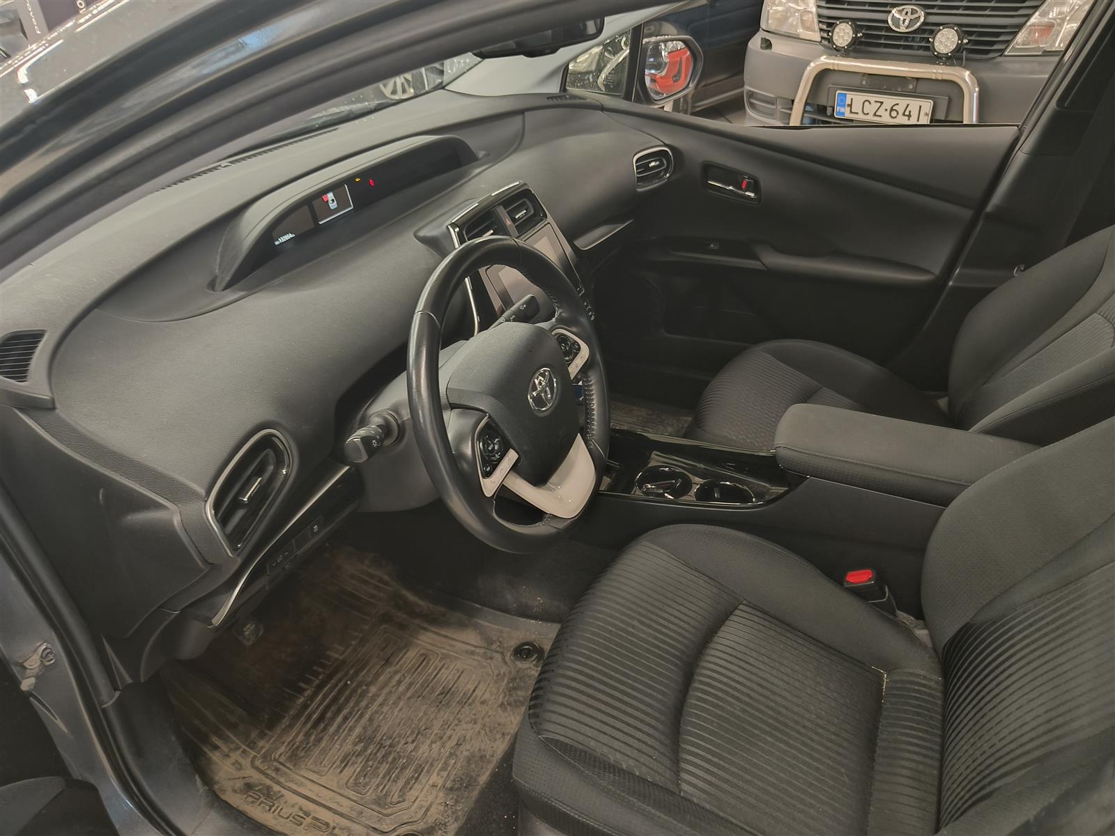 TOYOTA Prius Plug-in 2017