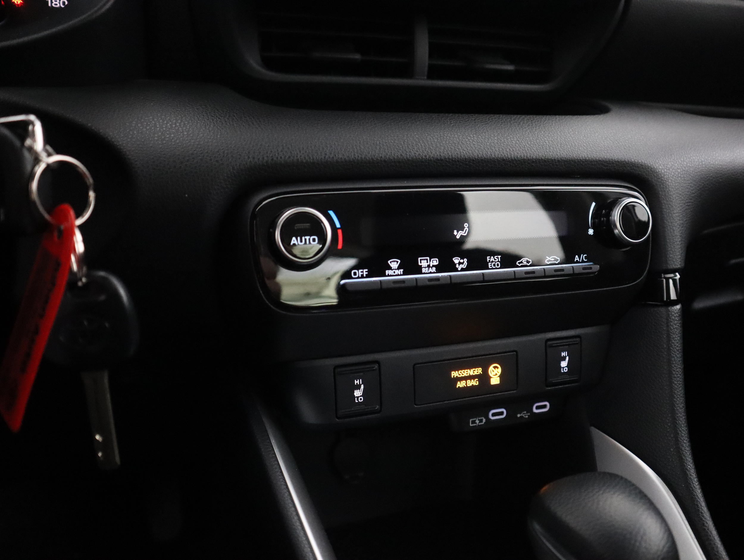 TOYOTA Yaris 24