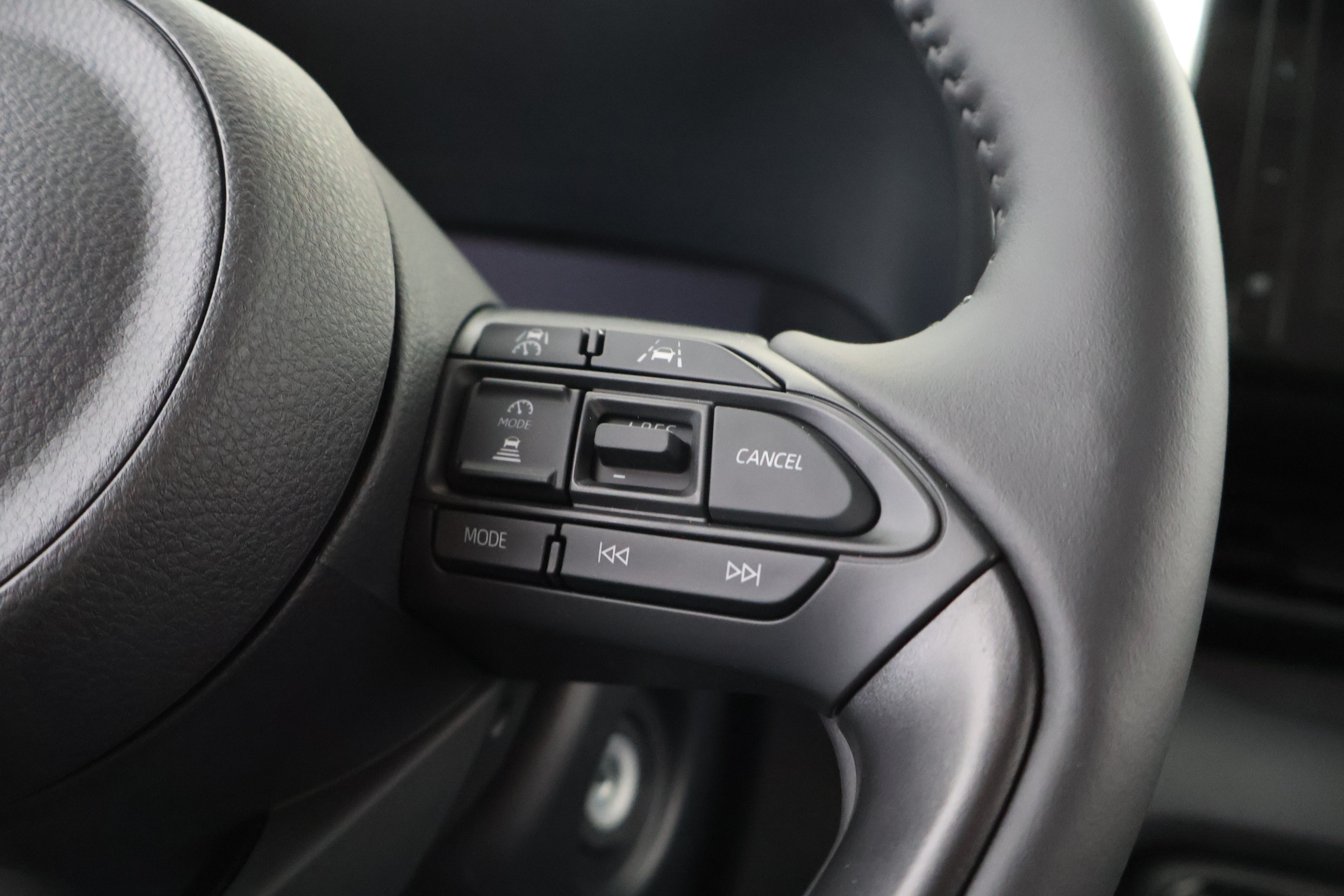 TOYOTA Yaris 25