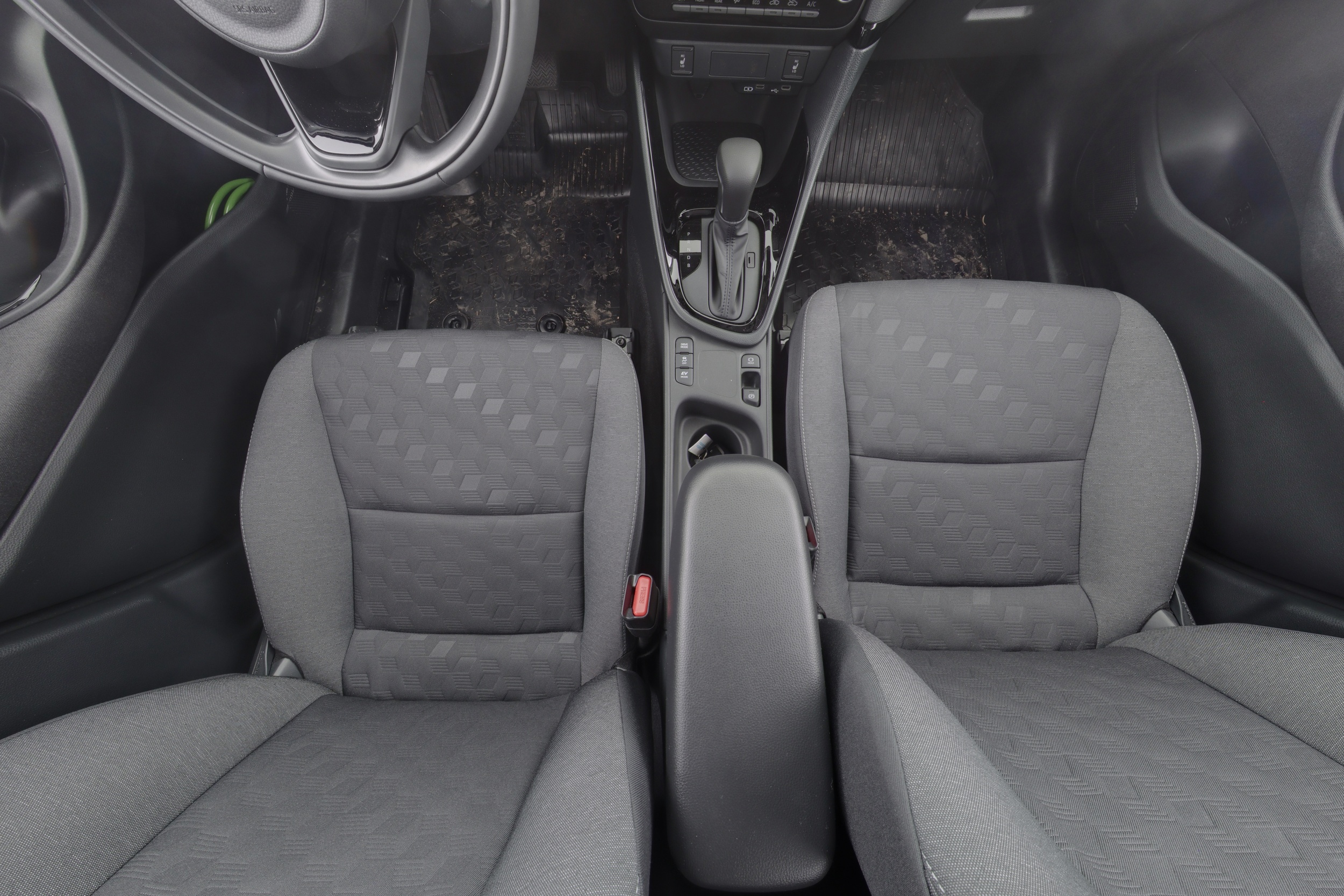 TOYOTA Yaris 9