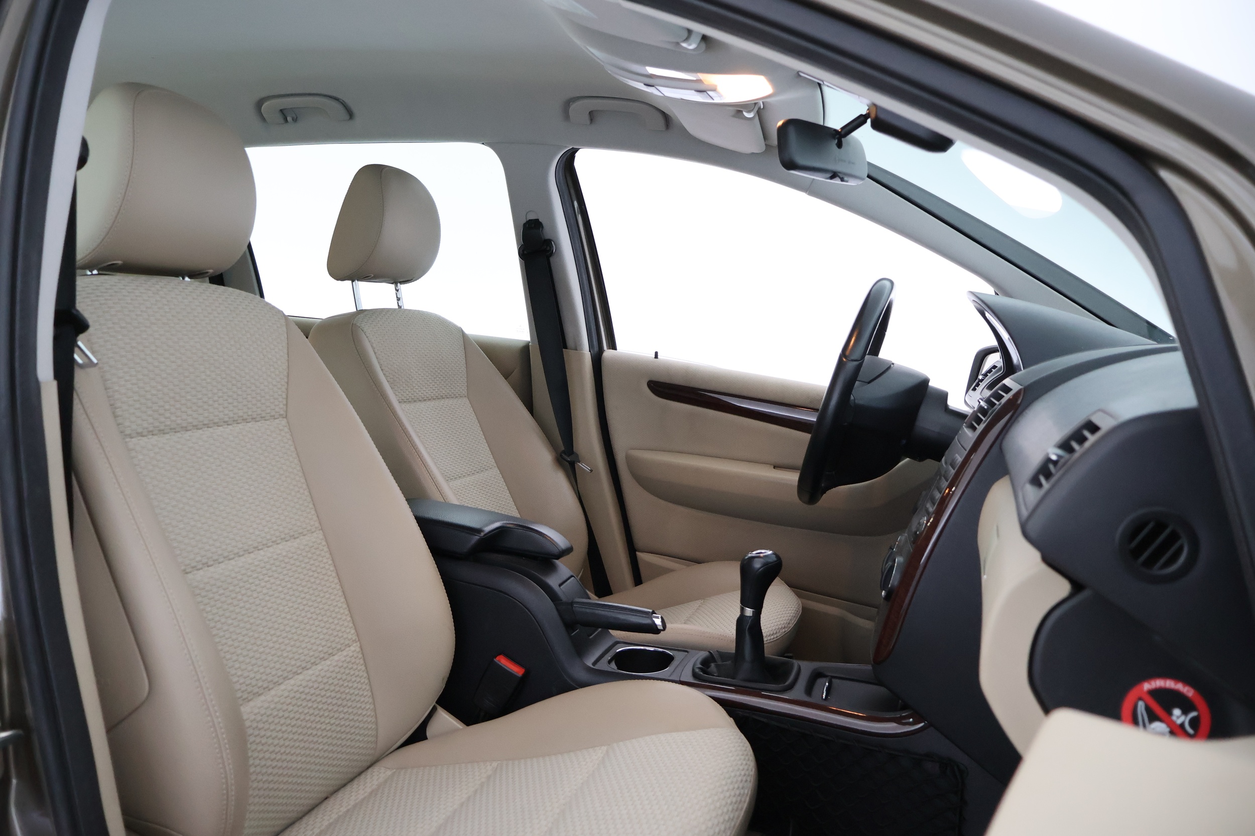 MERCEDES-BENZ A 2011