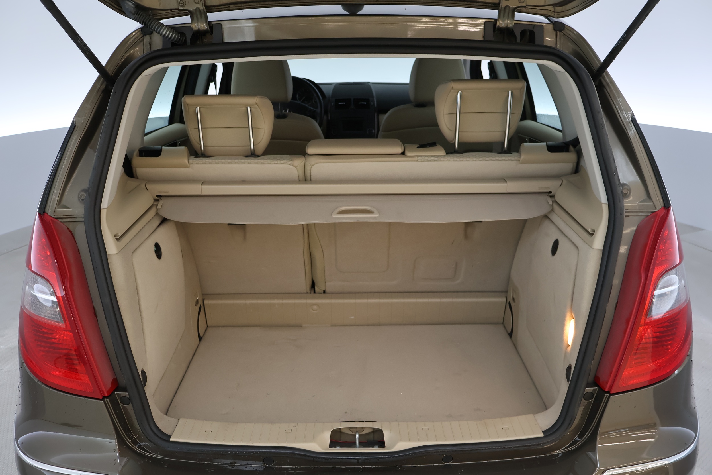 MERCEDES-BENZ A 2011