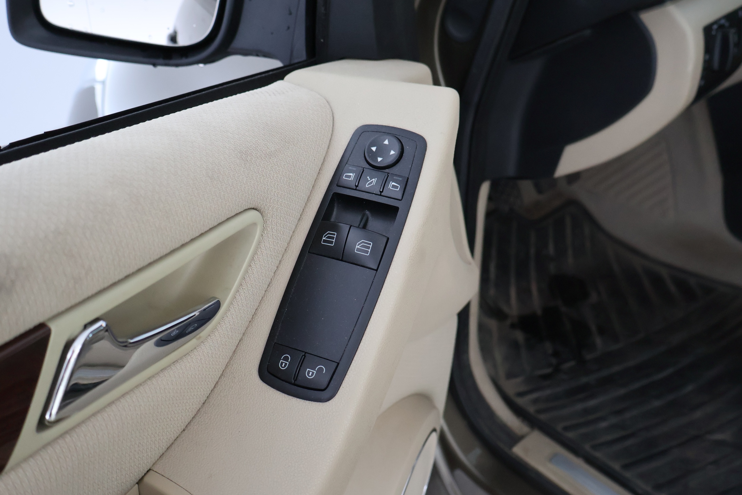 MERCEDES-BENZ A 2011