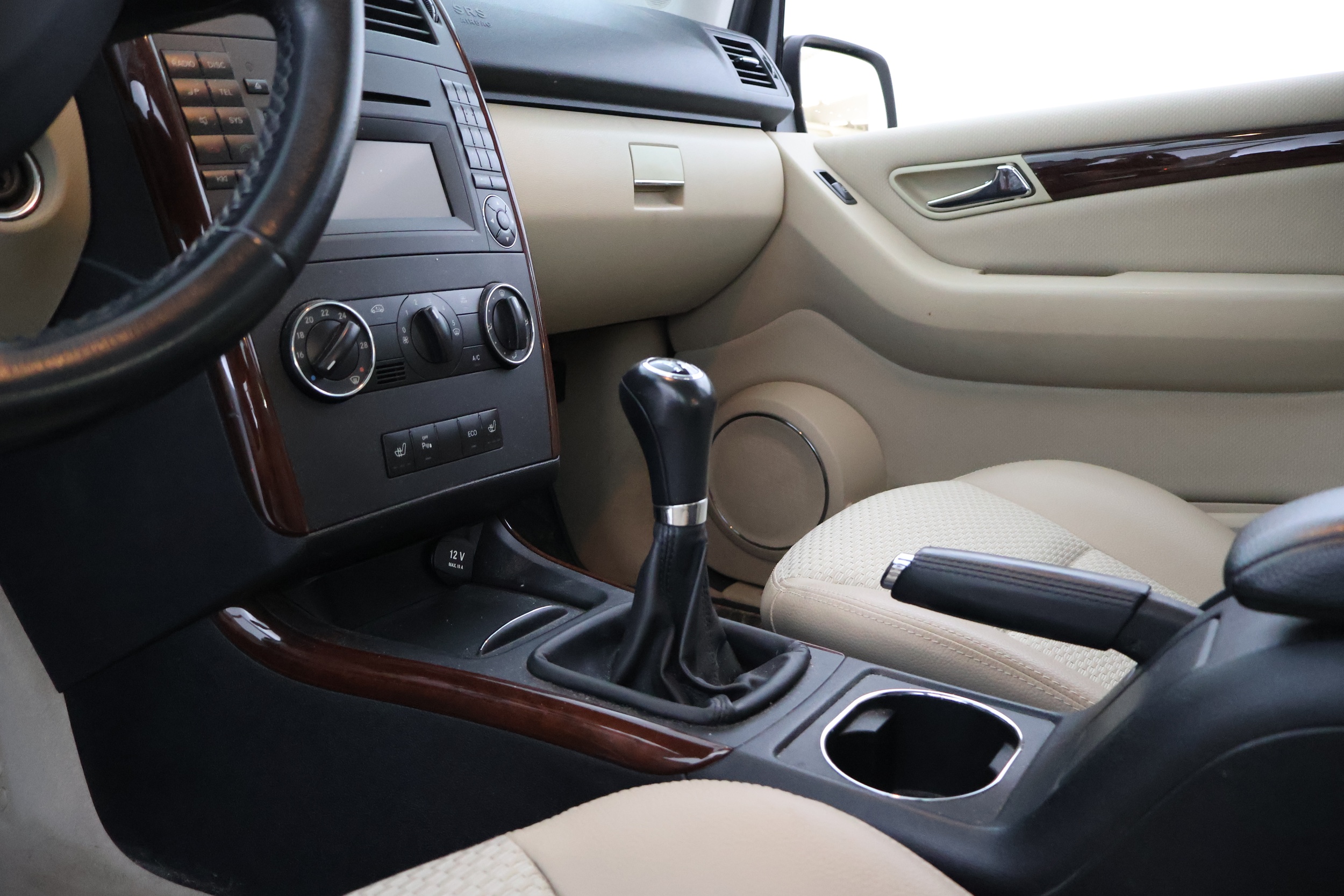 MERCEDES-BENZ A 2011