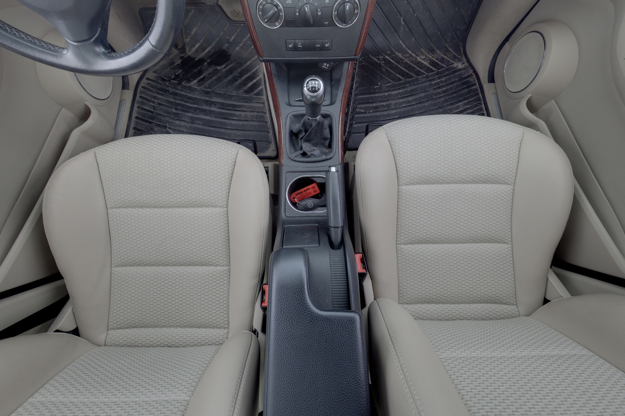 MERCEDES-BENZ A 2011