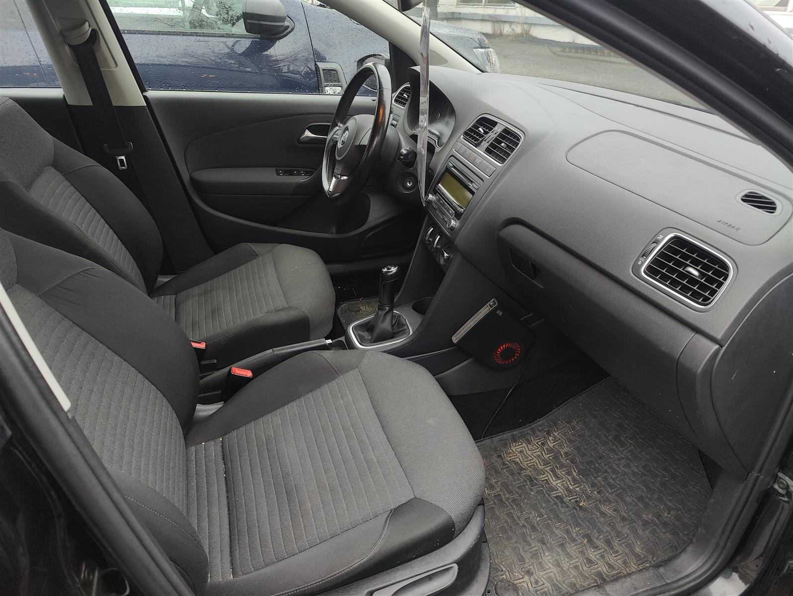 VOLKSWAGEN POLO 2010