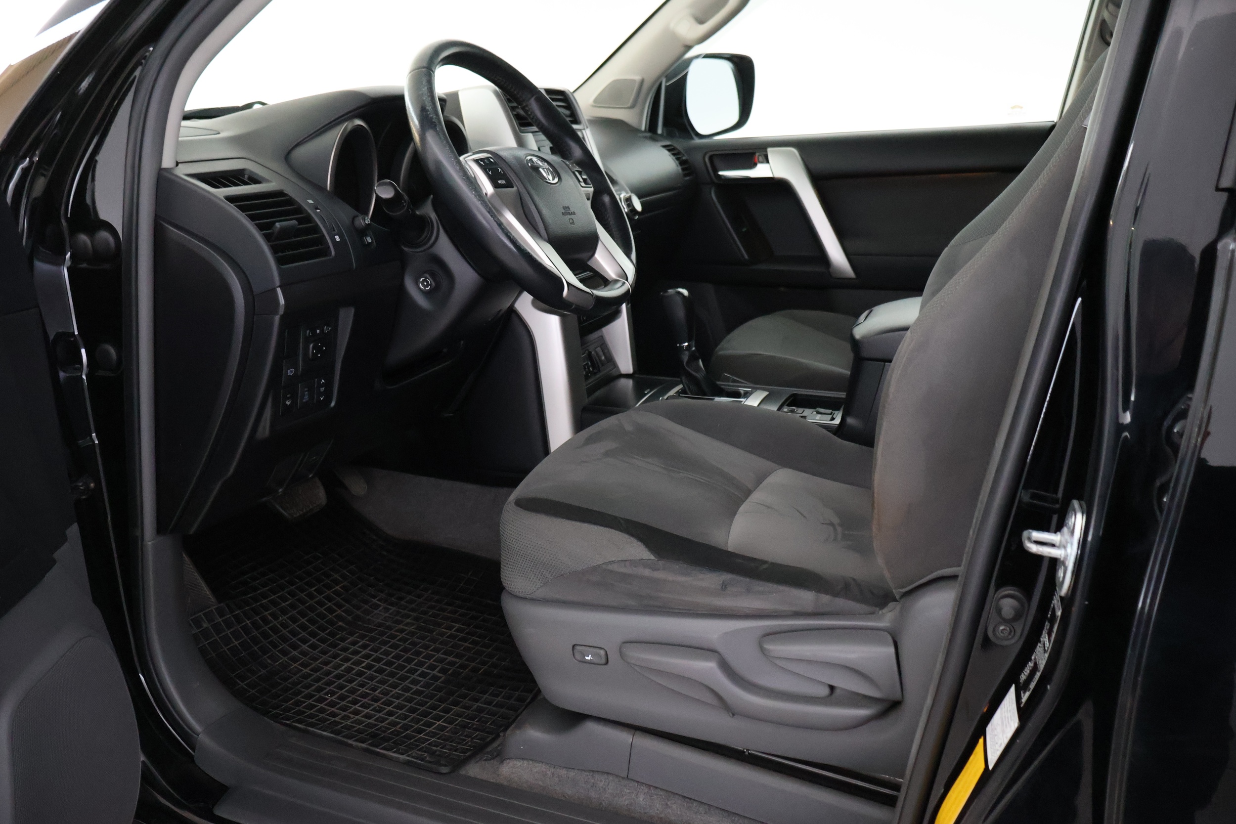 Toyota Land Cruiser 2011