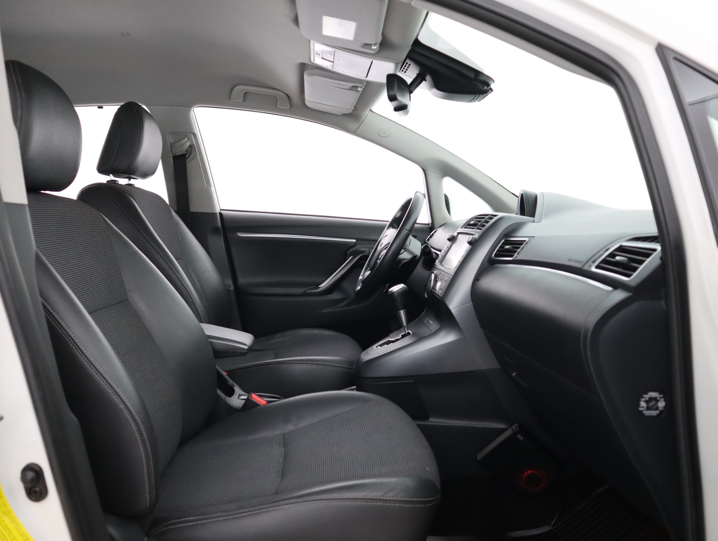 TOYOTA VERSO 11