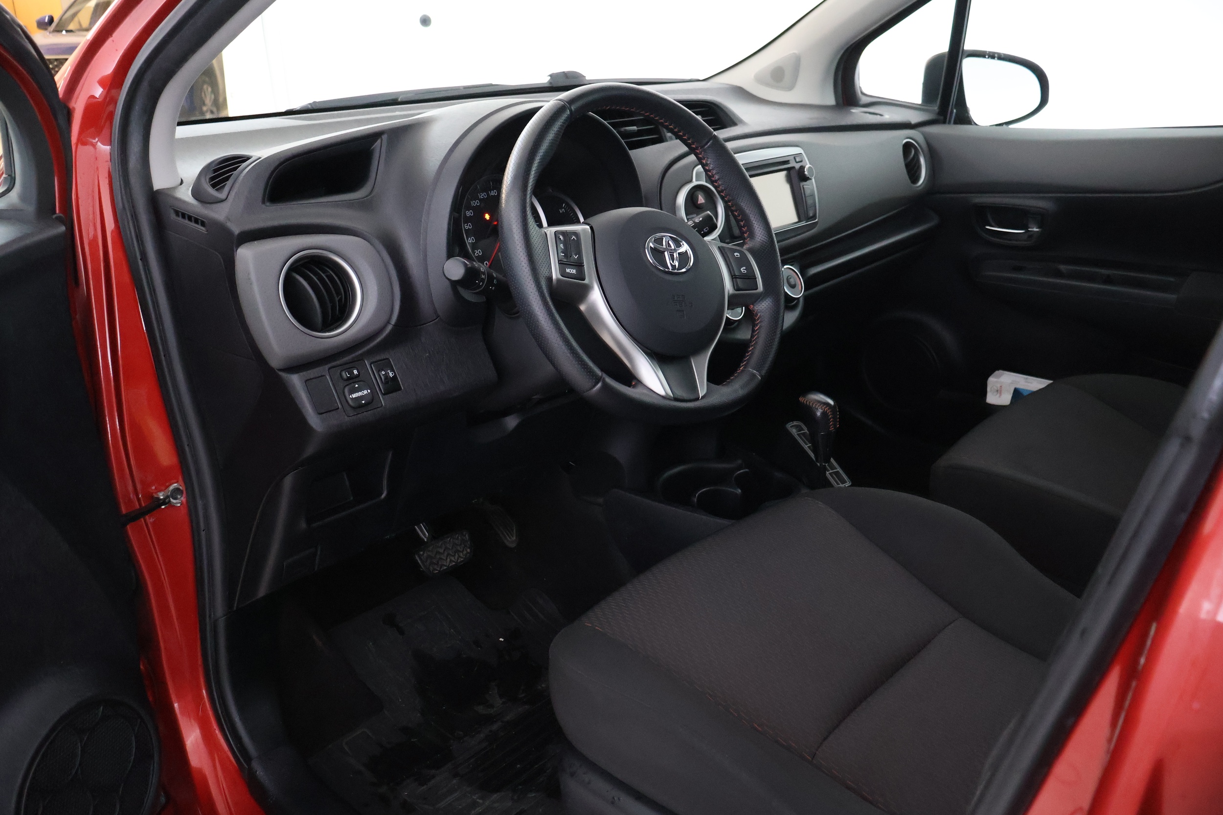 TOYOTA Yaris 2012