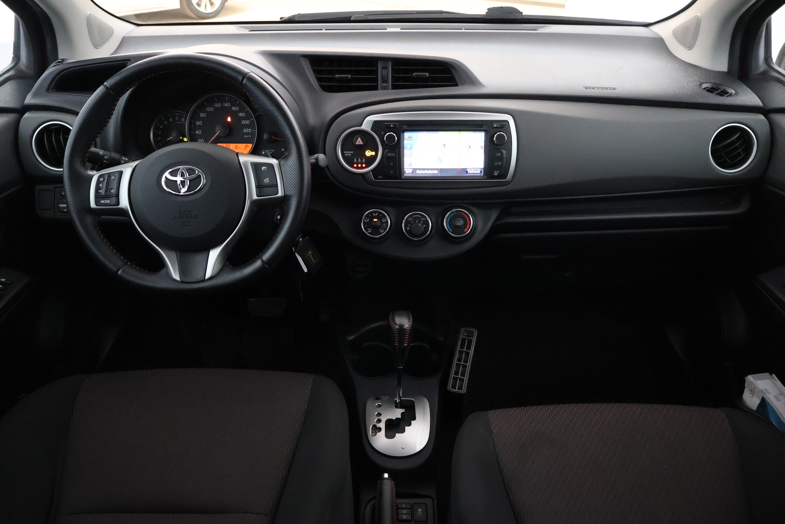 TOYOTA Yaris 2012