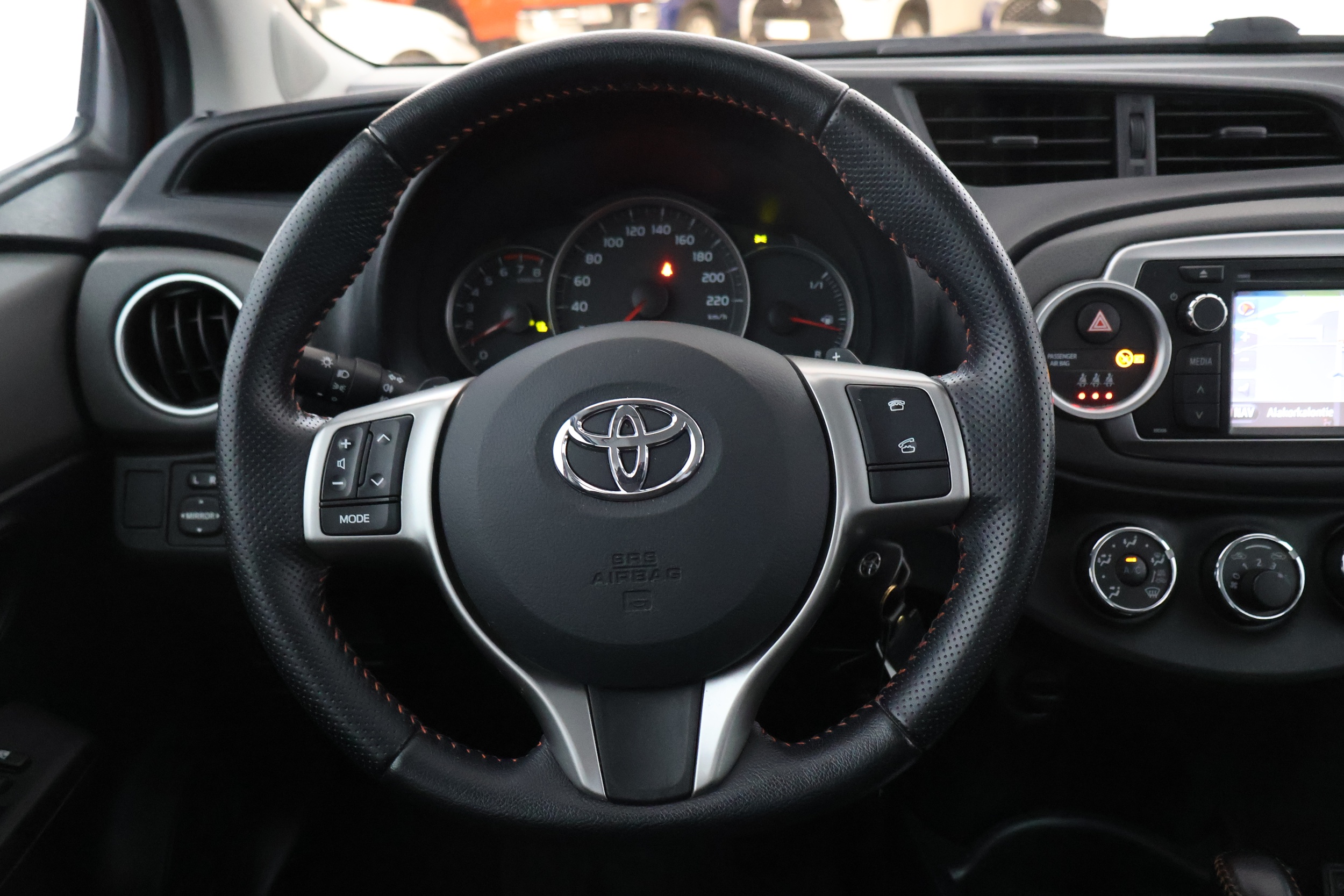 TOYOTA Yaris 2012