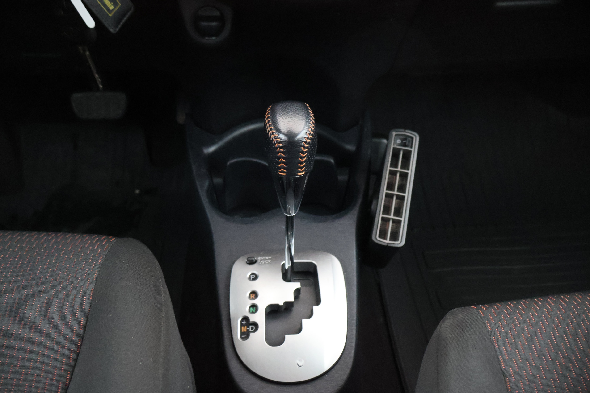 TOYOTA Yaris 2012