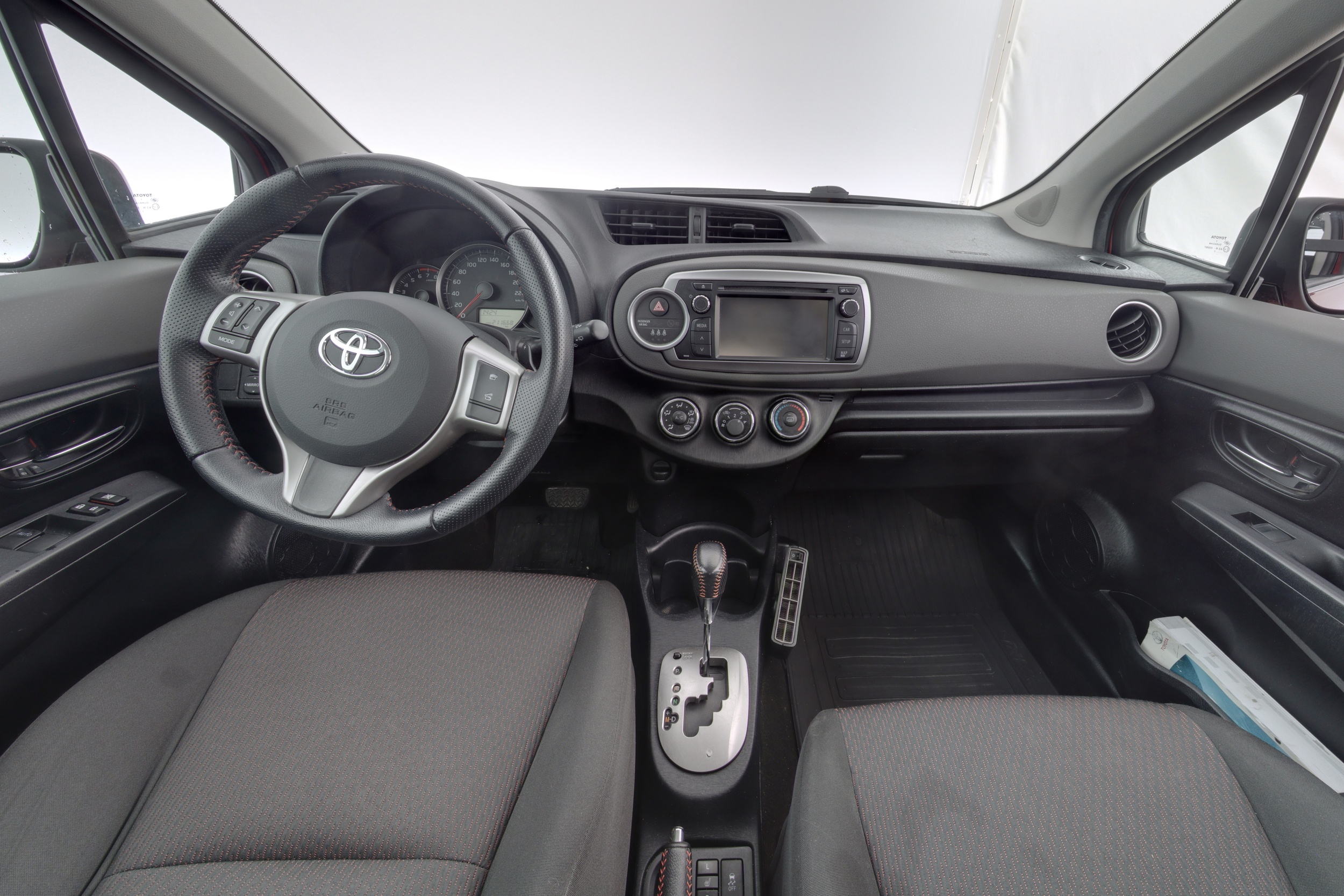 TOYOTA Yaris 2012