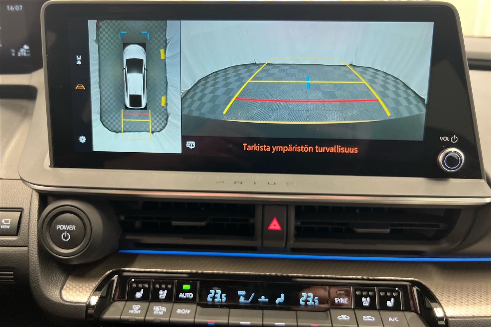 TOYOTA Prius Plug-in 2024