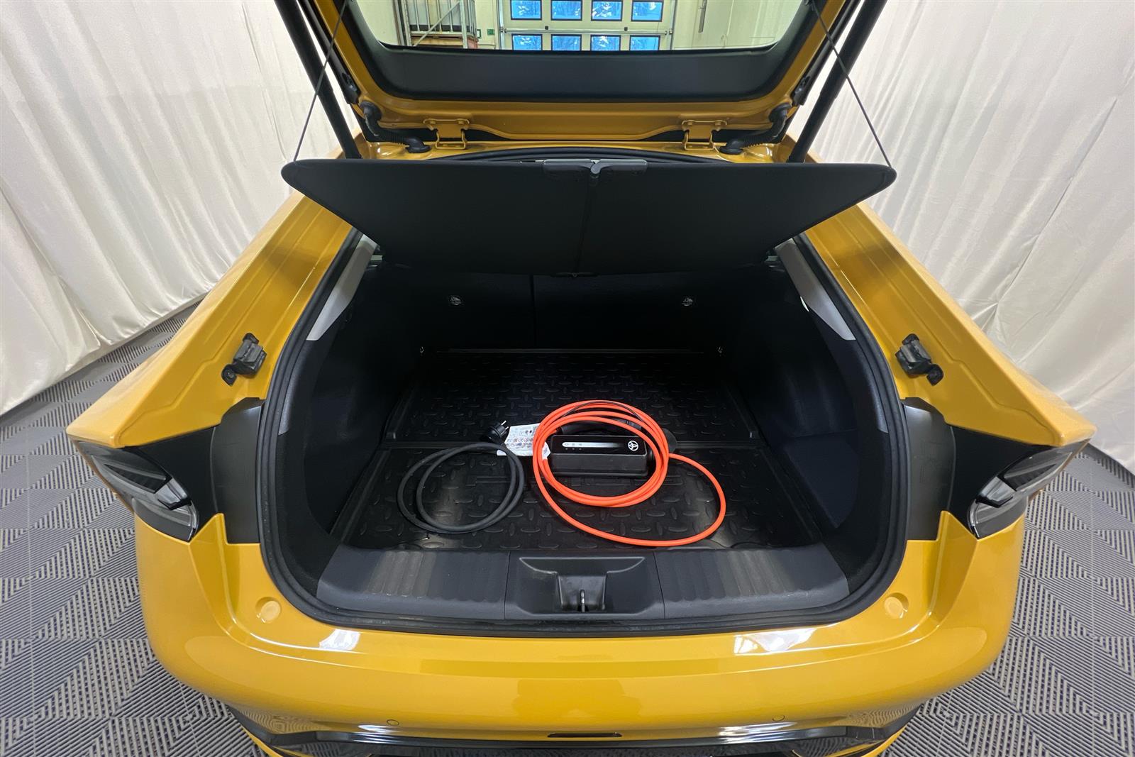 TOYOTA Prius Plug-in 2024