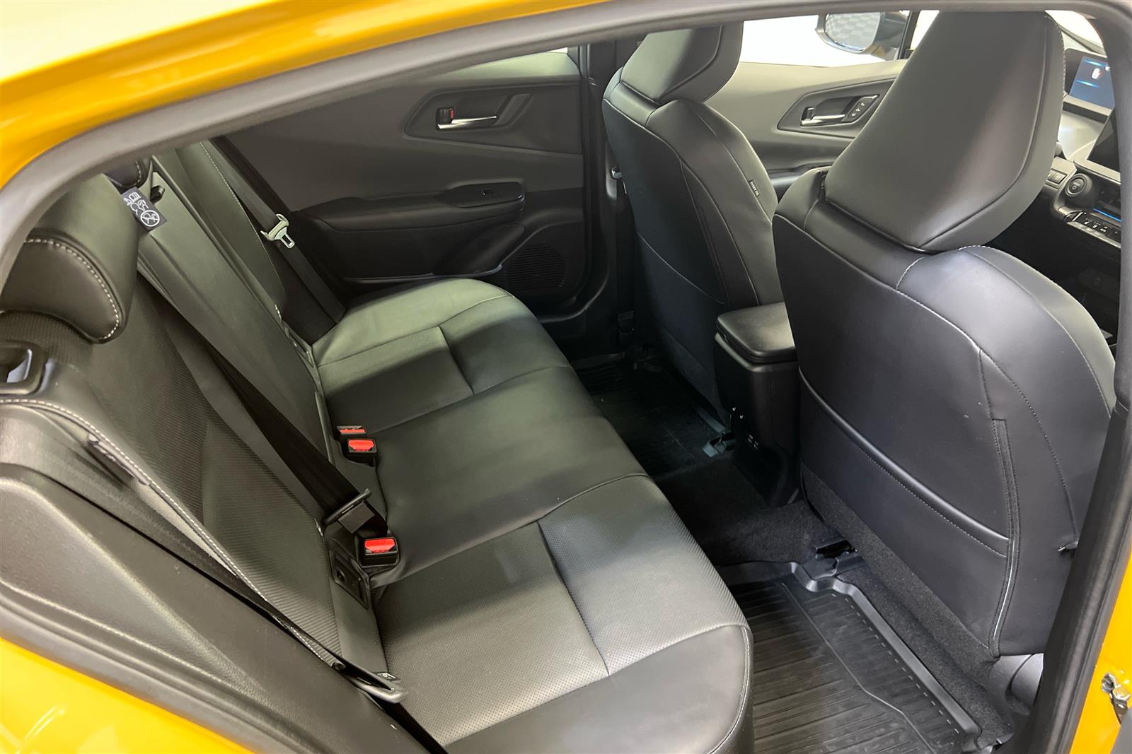 TOYOTA Prius Plug-in 2024