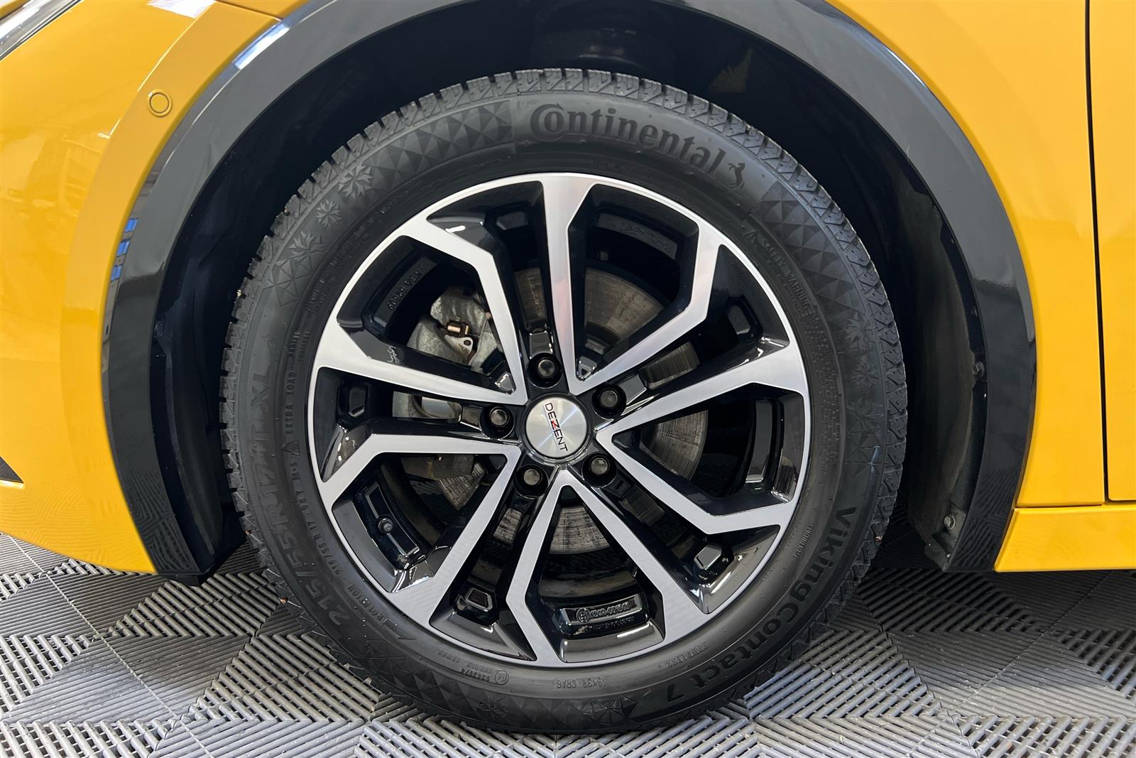 TOYOTA Prius Plug-in 2024