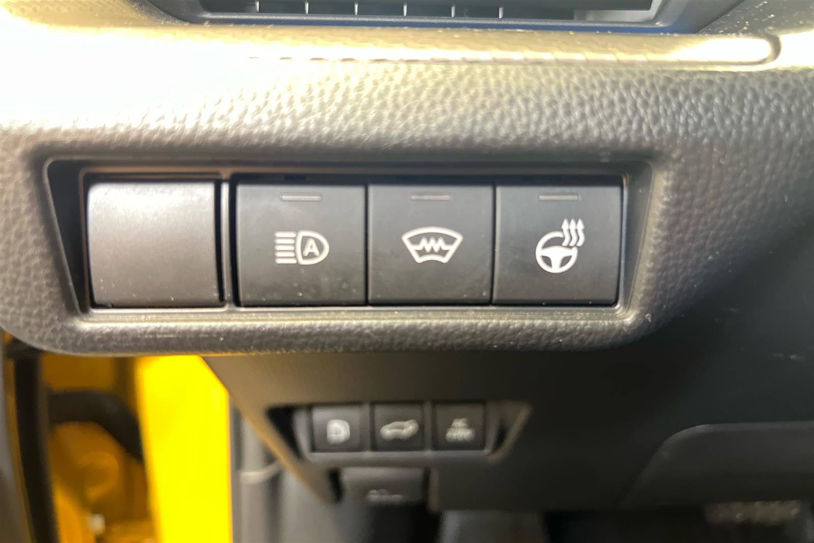 TOYOTA Prius Plug-in 2024