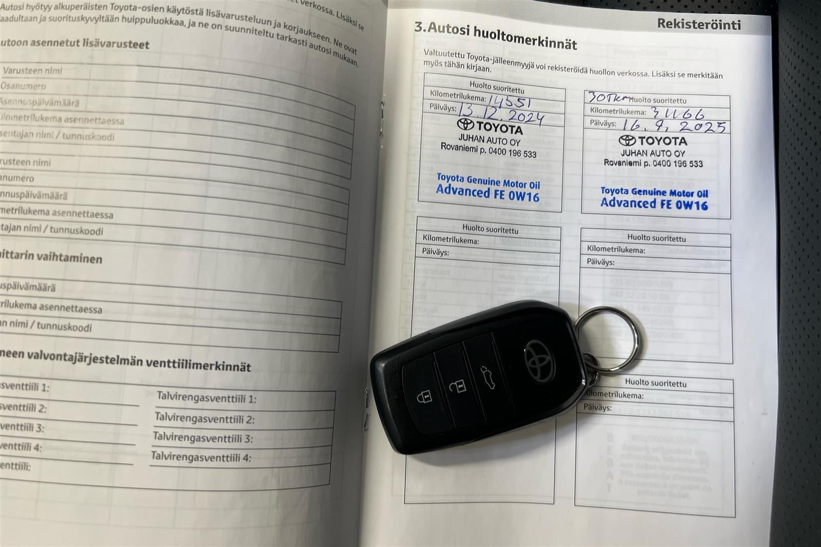 TOYOTA Prius Plug-in 2024