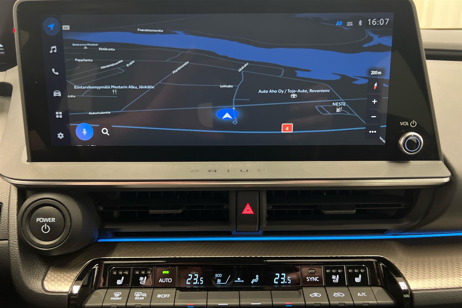 TOYOTA Prius Plug-in 2024