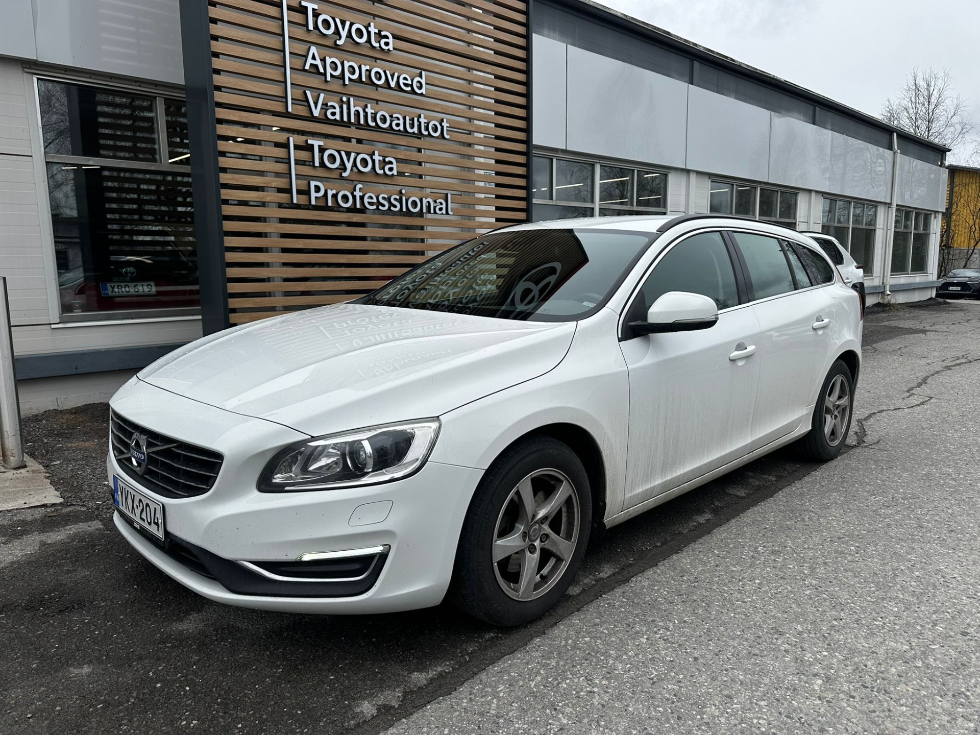 VOLVO V60 2015
