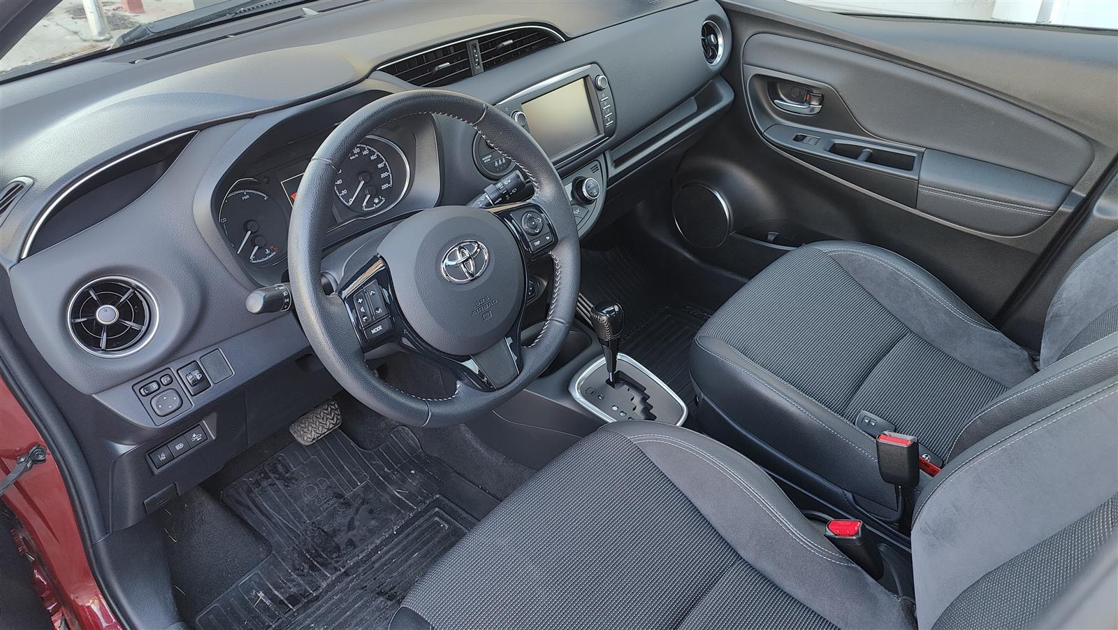 TOYOTA Yaris 2019