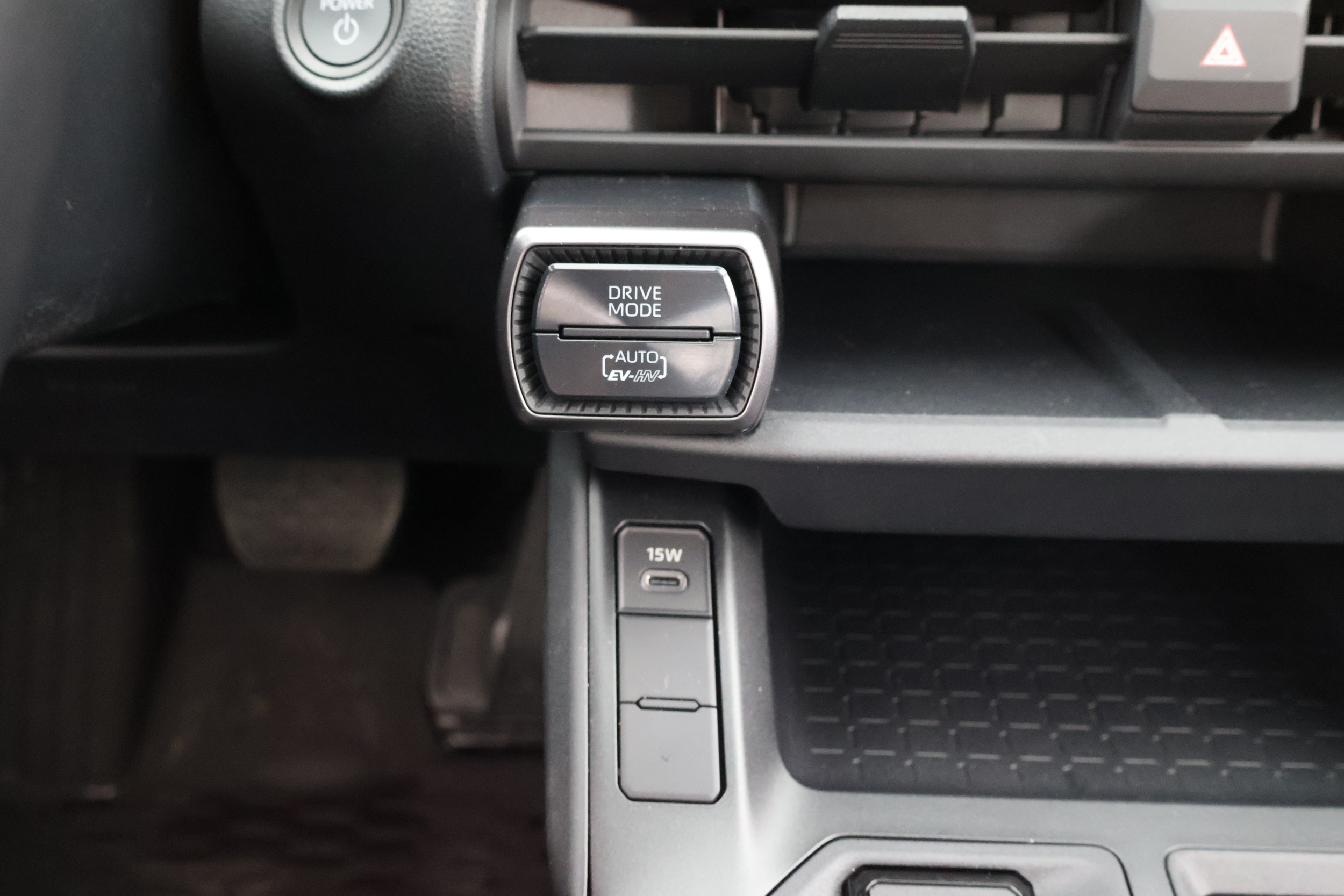 TOYOTA RAV4 2026
