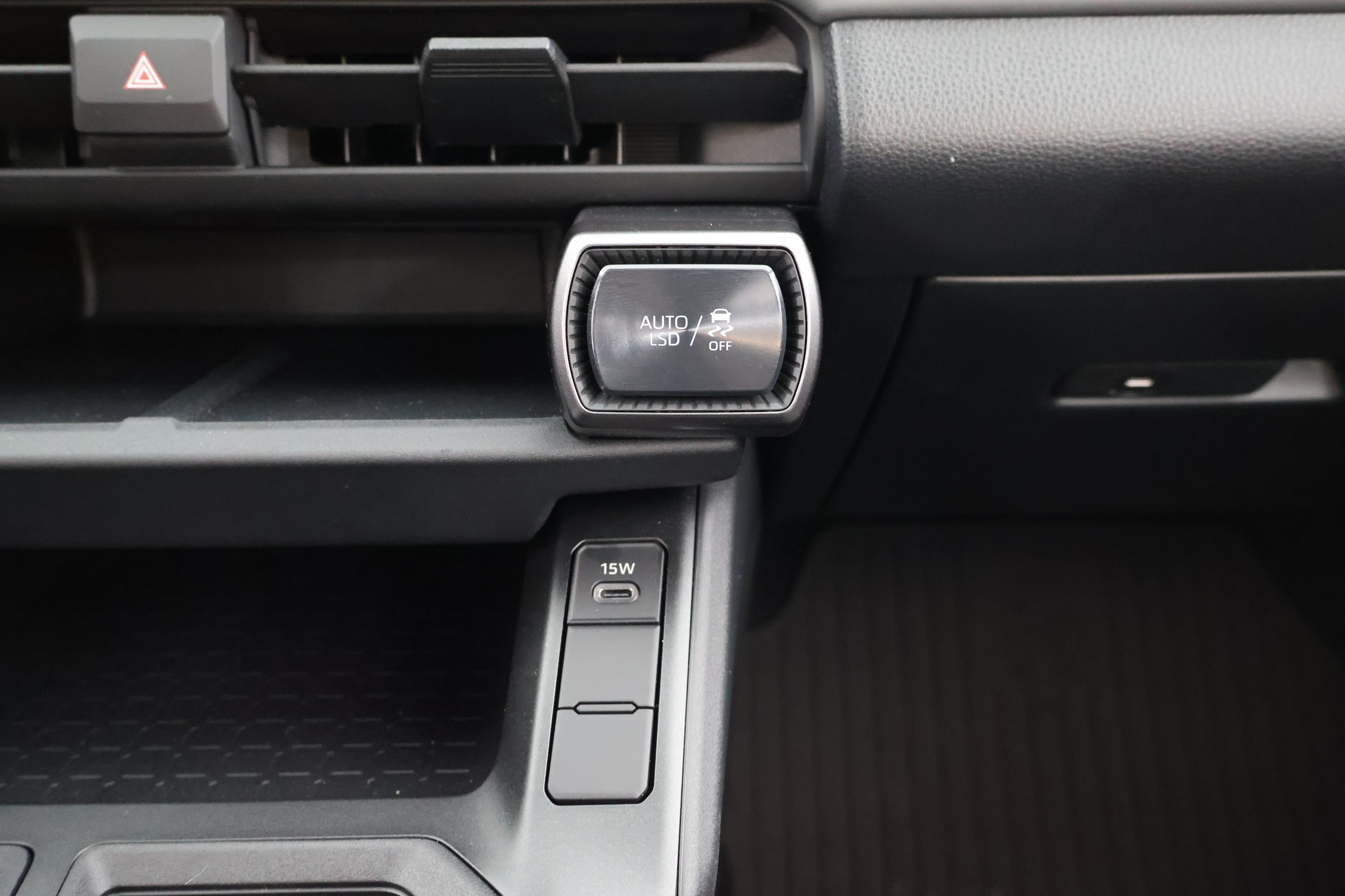 TOYOTA RAV4 2026